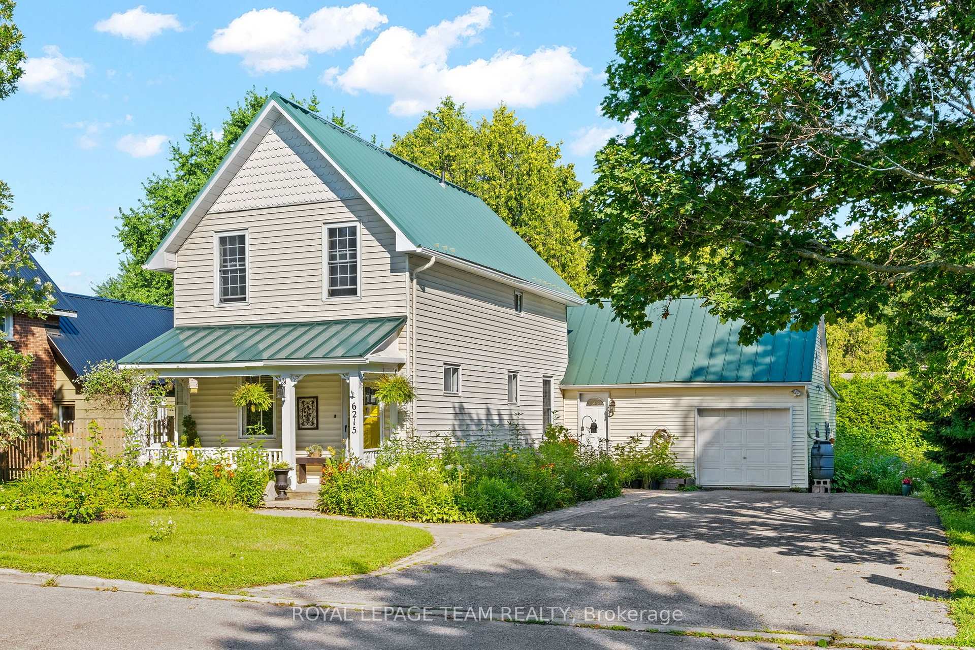 6215 Abbott Street W Ottawa Ontario Canada Sale residential Christiane Lafleur RE/MAX HALLMARK REALTY GROUP Brokerage *