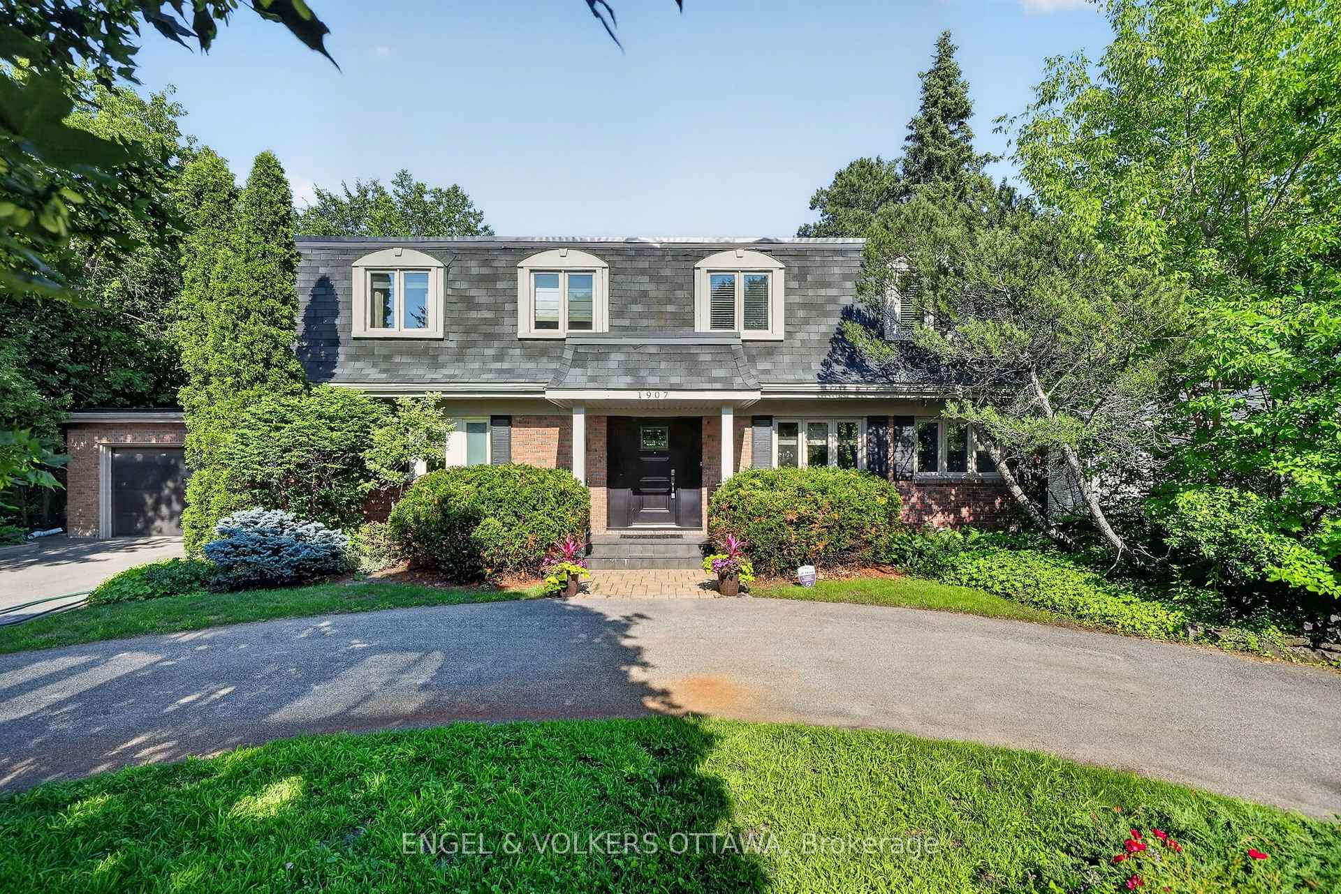 1907 Fairmeadow Crescent Ottawa Ontario Canada Sale residential Jason Clement ROYAL LEPAGE TEAM REALTY