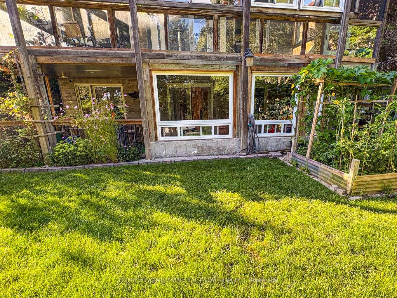 17 Breda Court Richmond Hill Ontario Canada Rent residential Vahid Jeihounian HomeLife/Cimerman Real Estate Ltd., Brokerage*