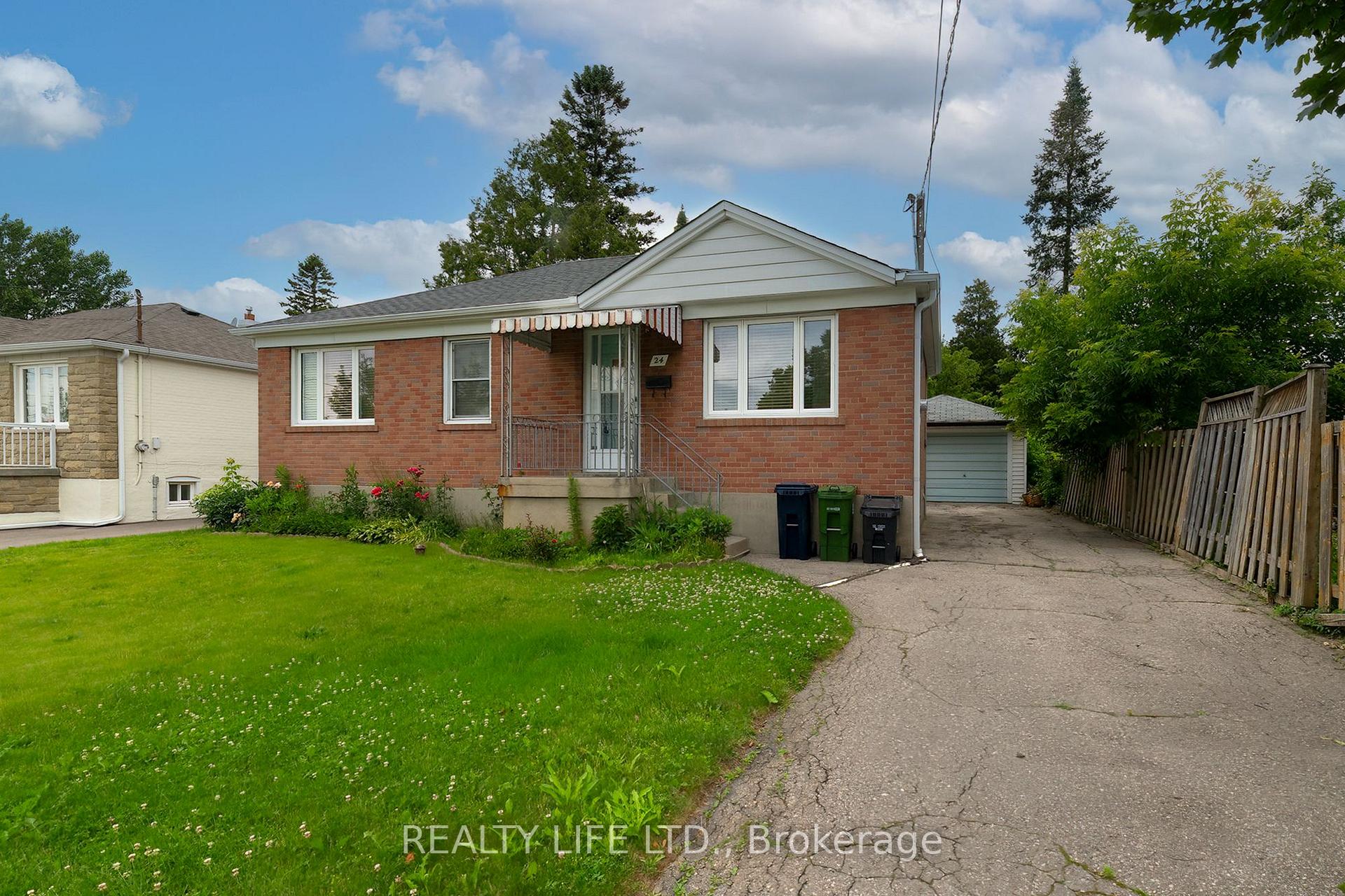 24 Battersea Crescent Toronto Ontario Canada Sale residential Maria Guadagnolo RE/MAX PREMIER INC. Brokerage*