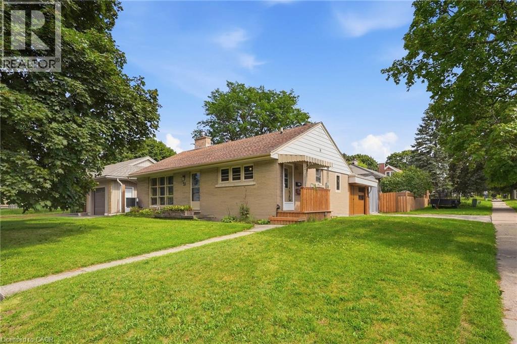 21 OAKWOOD Avenue Kitchener Ontario Canada Sale residential Jon Hiller RE/MAX Twin City Realty Inc., Brokerage*