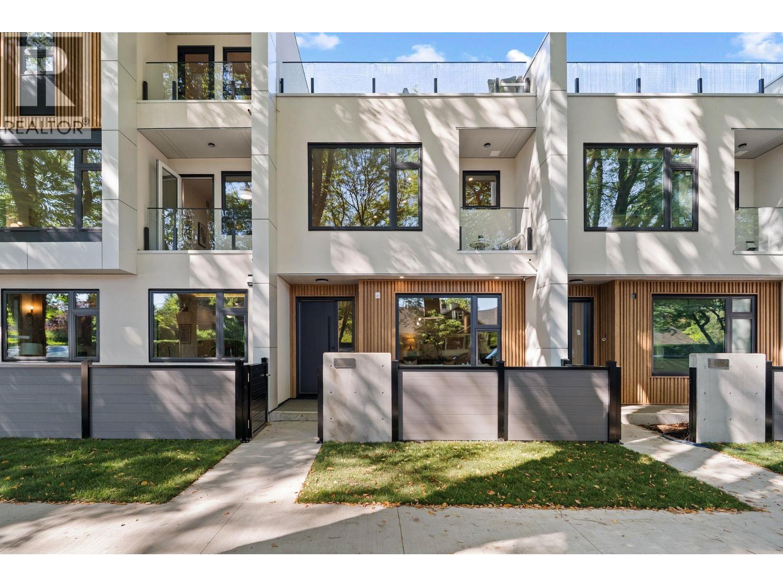 3 1491 DEVONSHIRE CRESCENT Vancouver British Columbia Canada Sale residential   First Stay Realty Inc.