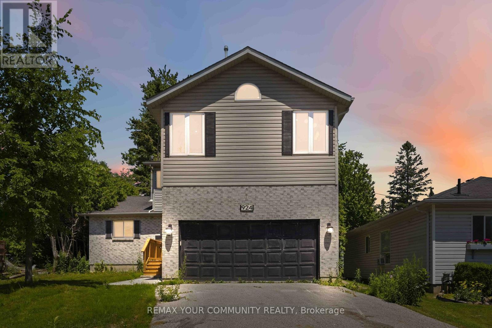924 Helen Street Innisfil Ontario Canada Sale residential Opal Hustins, ASA, AEA Re/Max YOUR COMMUNITY REALTY