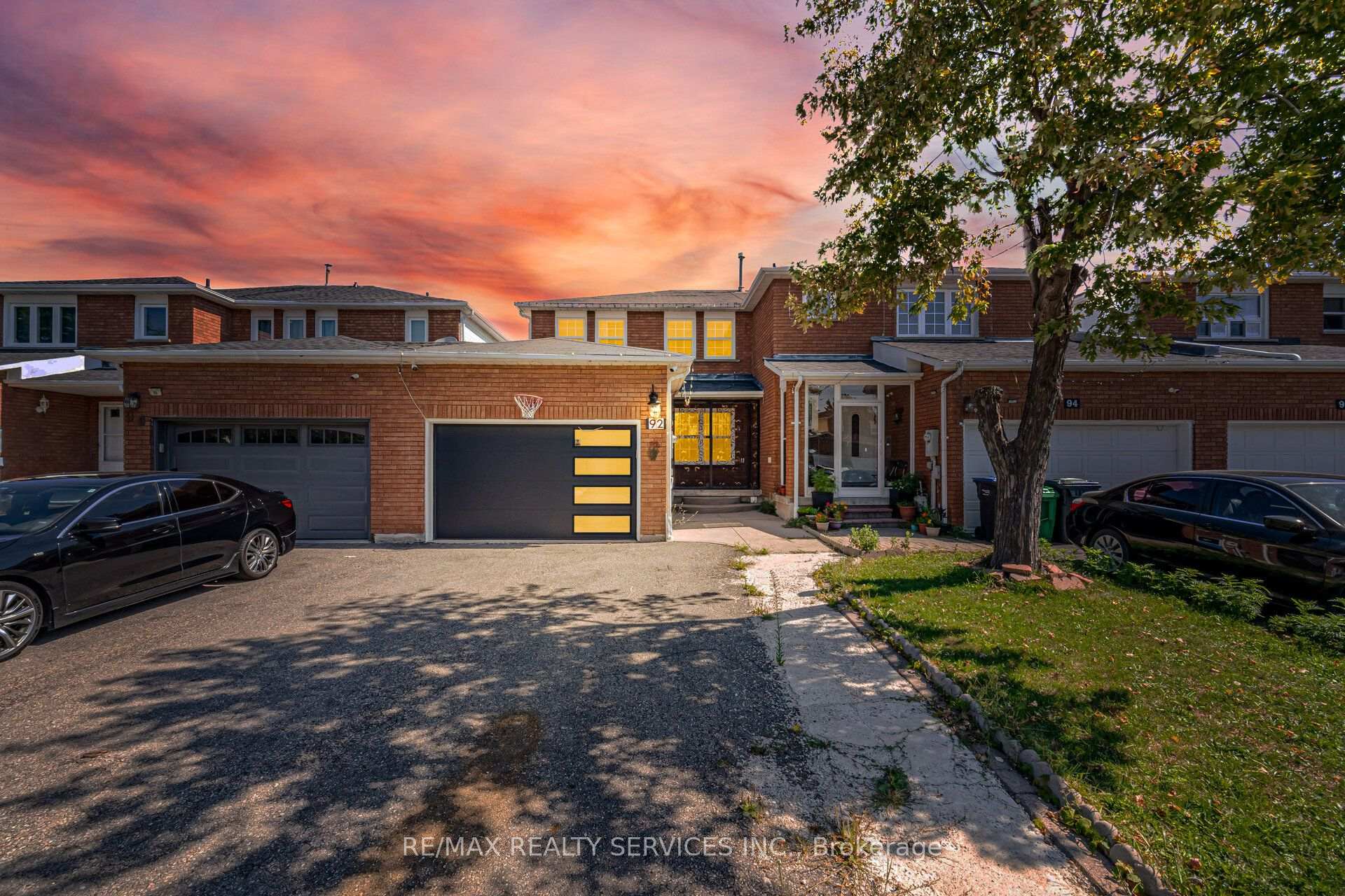 92 Tulip Drive Brampton Ontario Canada Sale residential Gurmukh Gill RE/MAX Realty Services Inc., Brokerage*