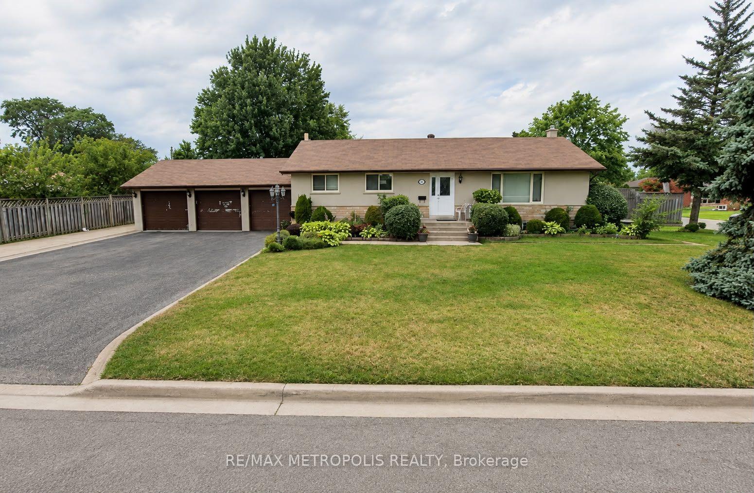 Upper - 37 Carlyle Crescent Brampton Ontario Canada Rent residential Dushan Nithiyanantham RE/MAX Metropolis Realty Brokerage*