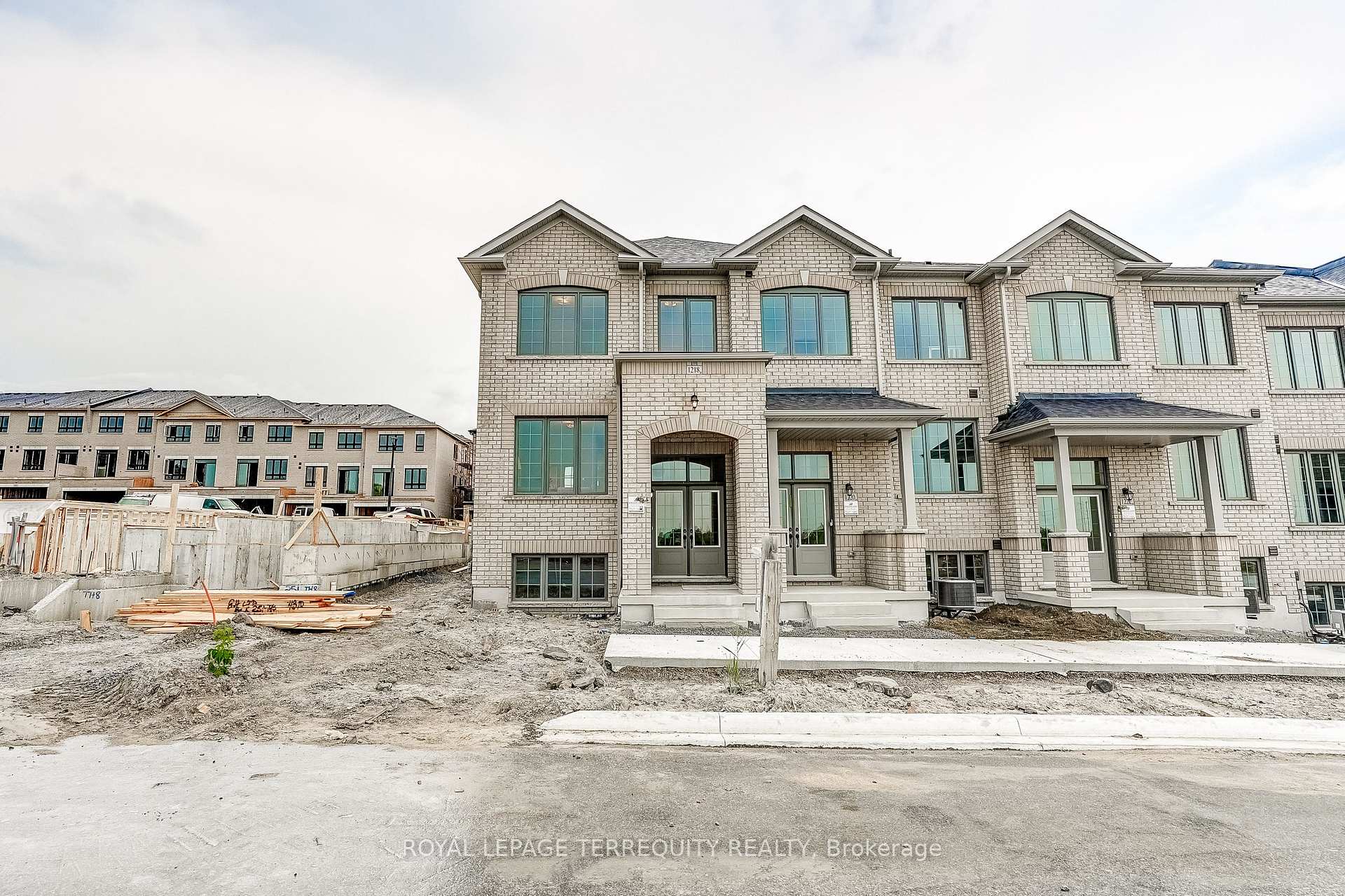 1218 Elizabeth Mackenzie Drive Pickering Ontario Canada Sale residential Rich Weisz Royal LePage Terrequity Realty, Brokerage*