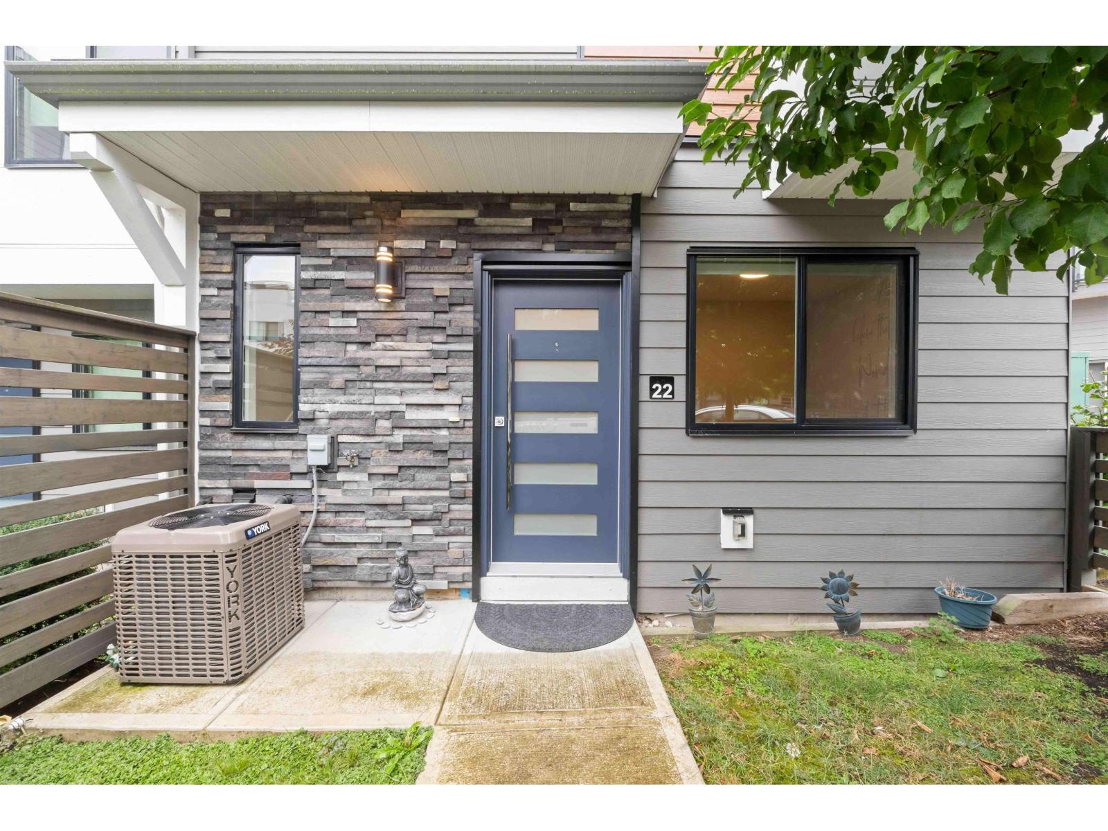 22 1639 162 STREET Surrey British Columbia Canada Sale residential Renée Kehayas Team 3000 Realty Ltd.