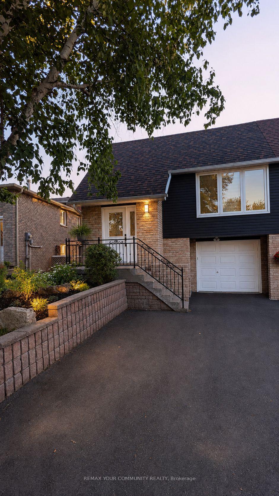 2508 Cobbinshaw Circle Mississauga Ontario Canada Rent residential Charles Francis Re/Max Your Community Realty, Brokerage*