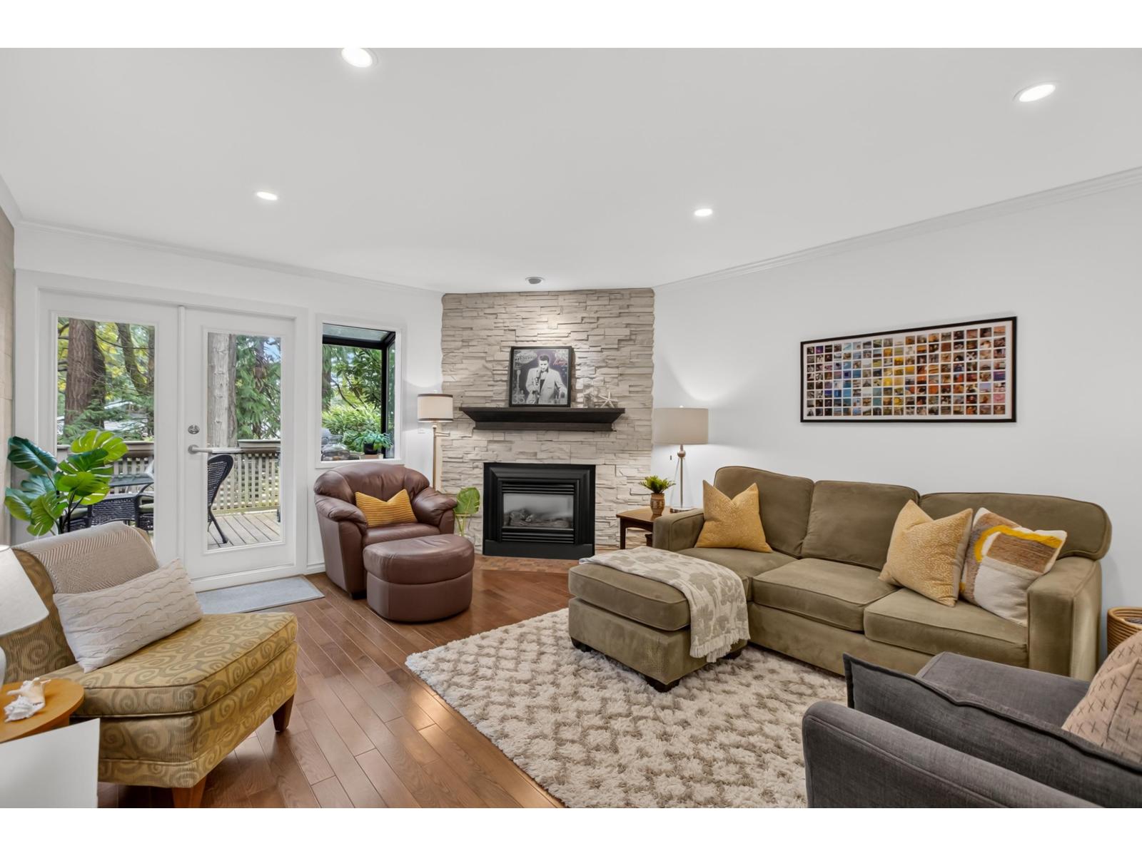 102 12741 16 AVENUE White Rock British Columbia Canada Sale residential Don Evanson HomeLife Benchmark Realty Corp.