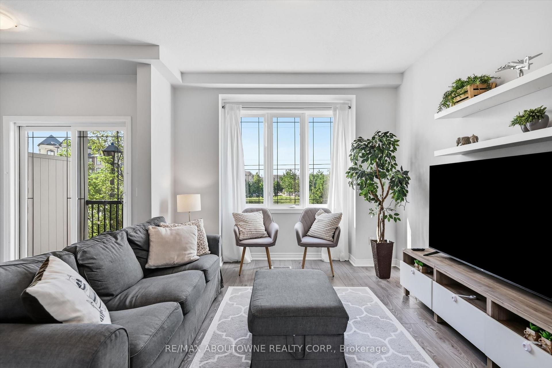 10 - 2985 Jackson Drive Burlington Ontario Canada Sale residential Luisa Volkers RE/MAX Aboutowne Realty Corp., Brokerage *