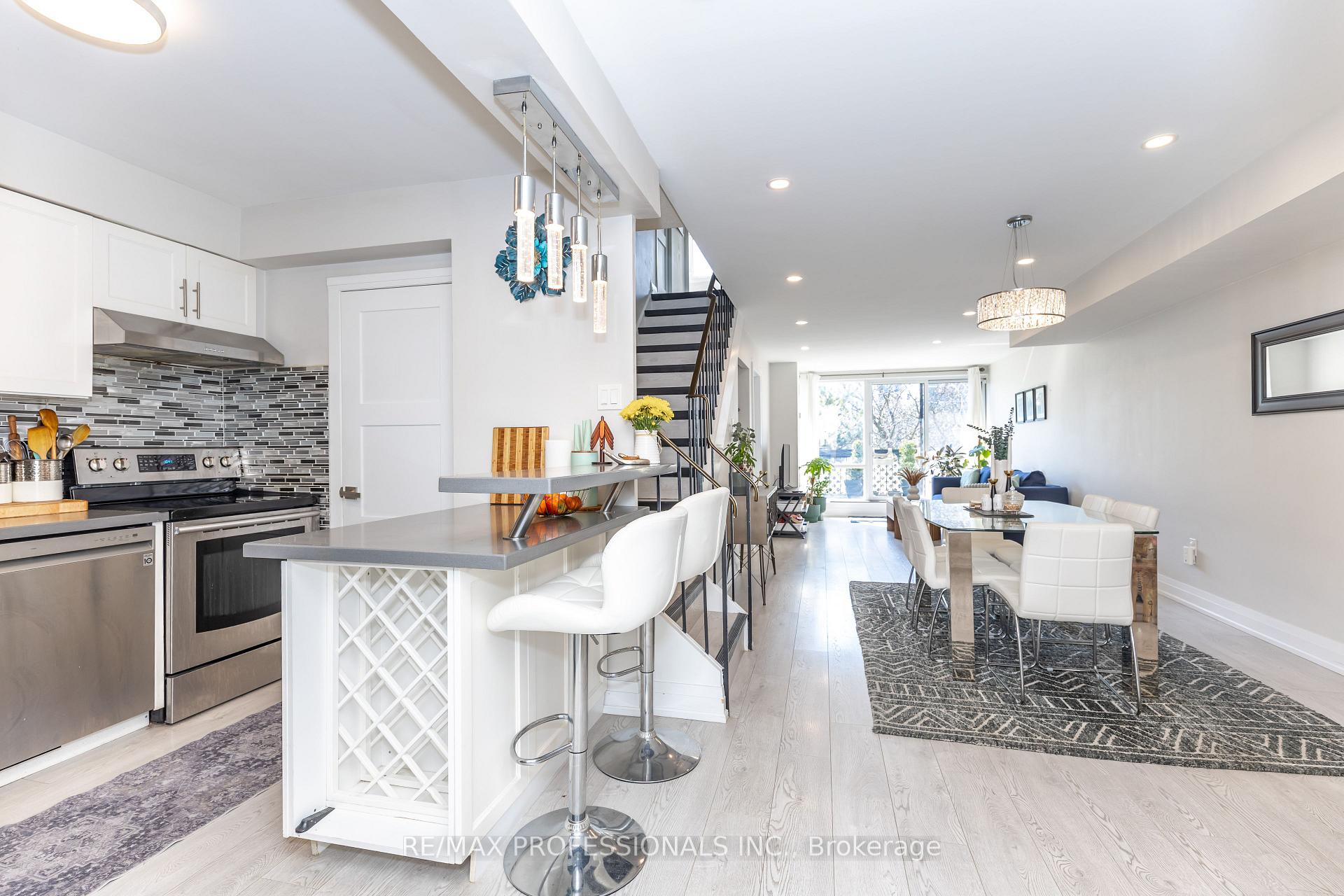 339 - 2 Valhalla Inn Road Toronto Ontario Canada Sale residential   MOVETA REALTY INC., Brokerage*