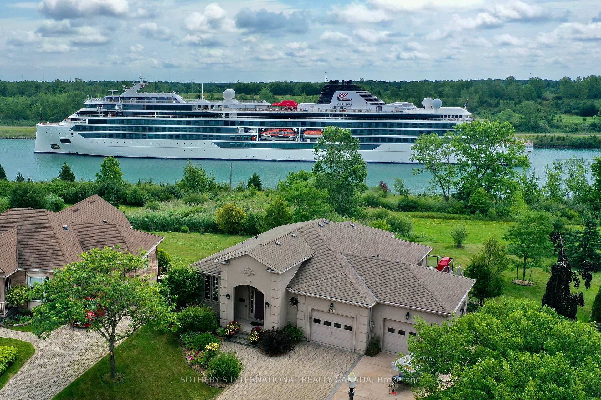 208 Muirfield Trail Welland Ontario Canada Sale residential Alex Kamkai Sotheby's International Realty Canada