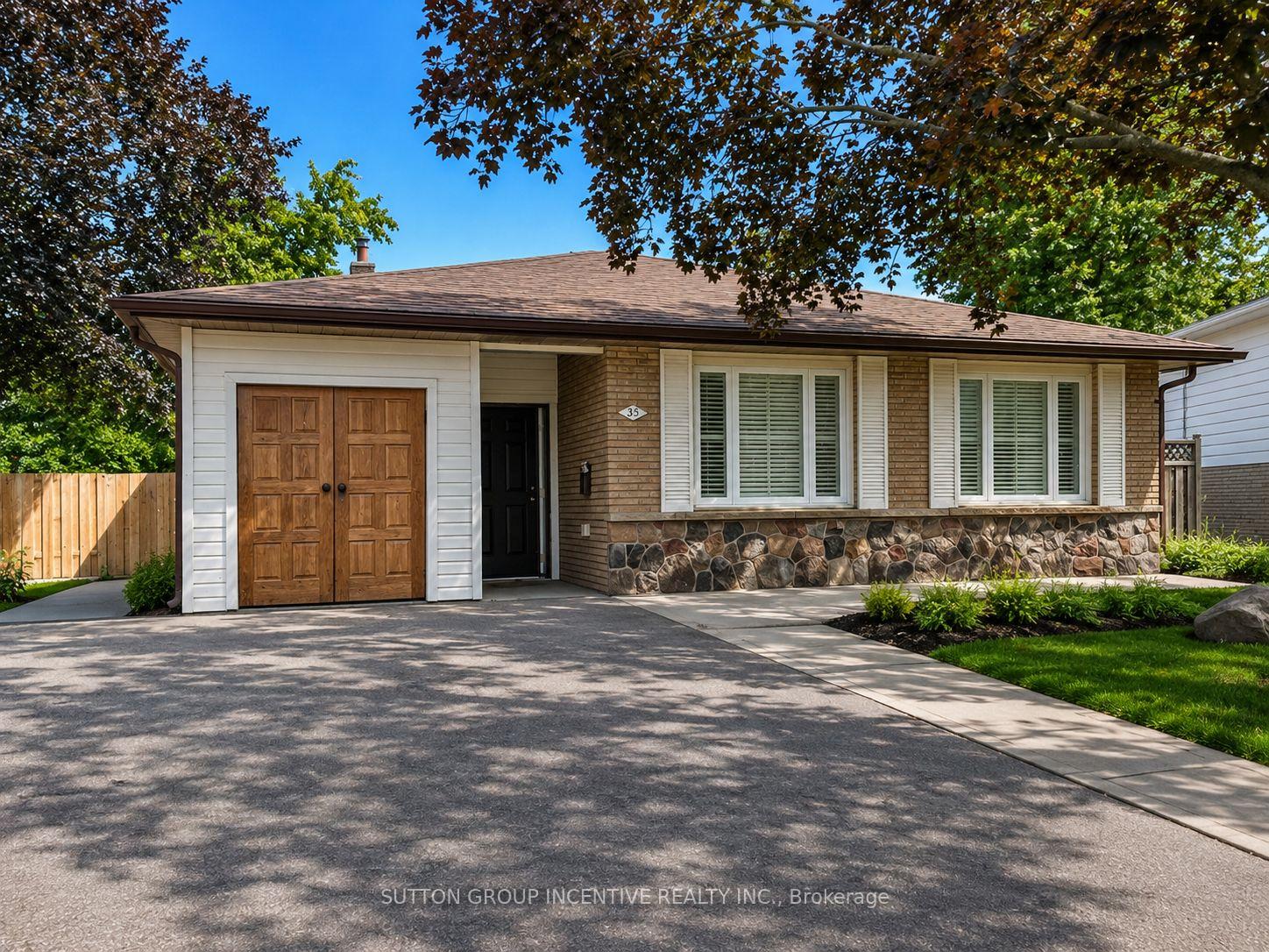 35 Davies Crescent Barrie Ontario Canada Sale residential   Royal LePage Terrequity Capital Realty, Brokerage*