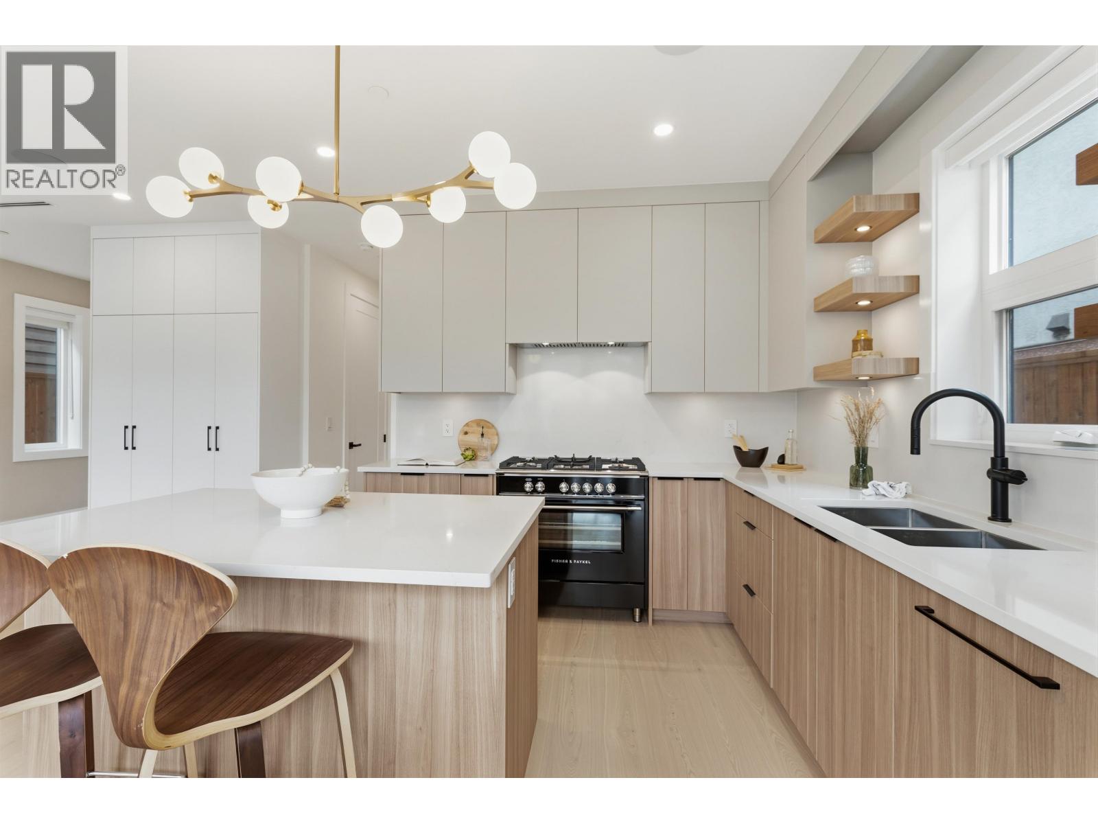 2 2258 NAPIER STREET Vancouver British Columbia Canada Sale residential Gonzalo Santos PREC Real Broker B.C. Ltd.