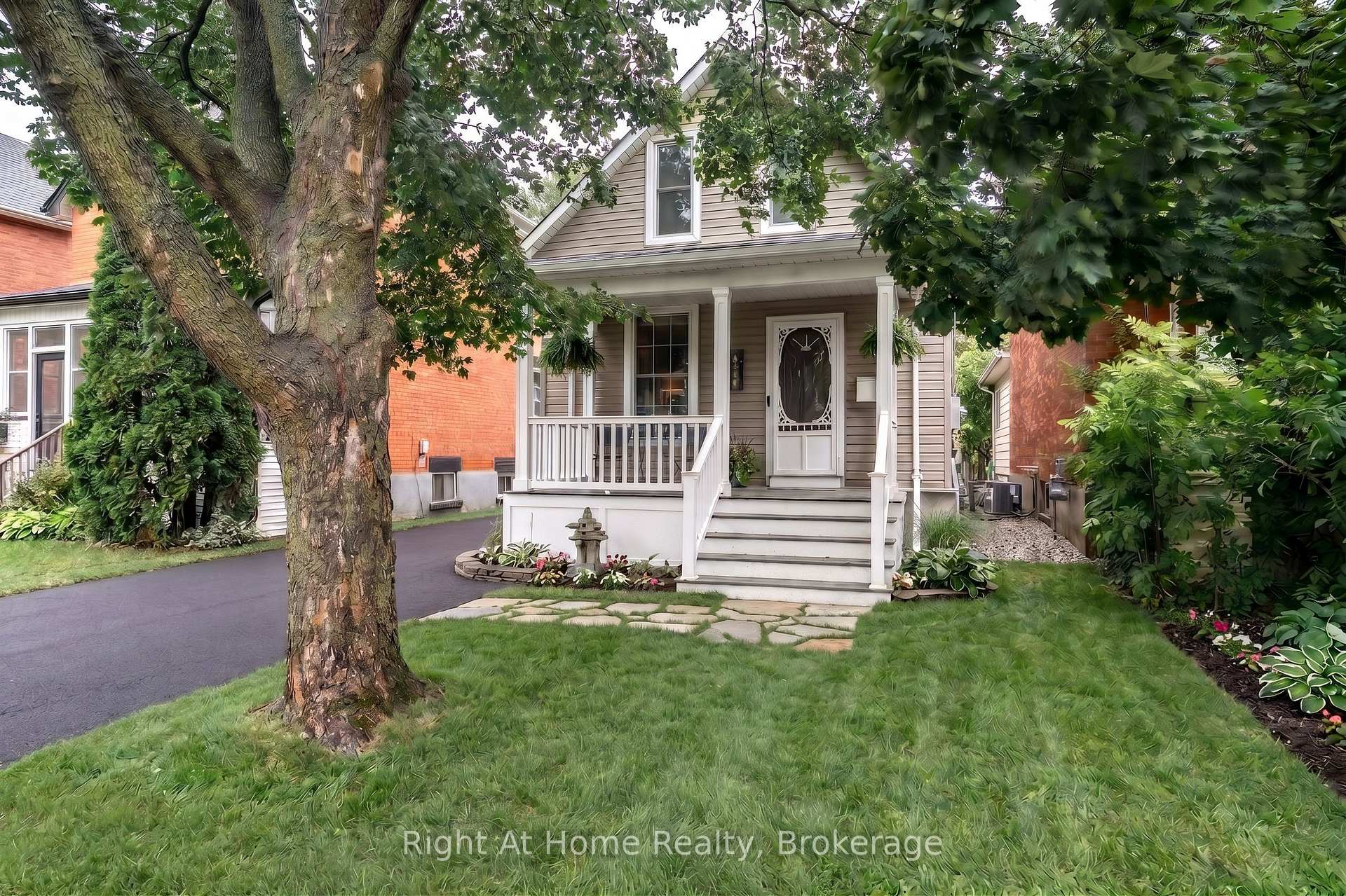 386 Albert Street Stratford Ontario Canada Sale residential Wayne Barker STREETCITY REALTY INC., BROKERAGE*