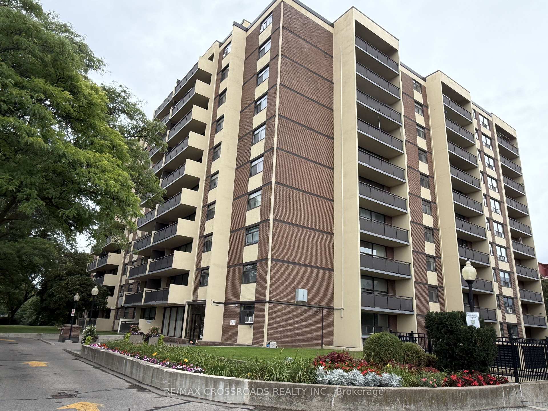 1004 - 5 Frith Road Toronto Ontario Canada Sale residential Siva Sangarappillai RE/MAX CROSSROADS REALTY INC, Brokerage*