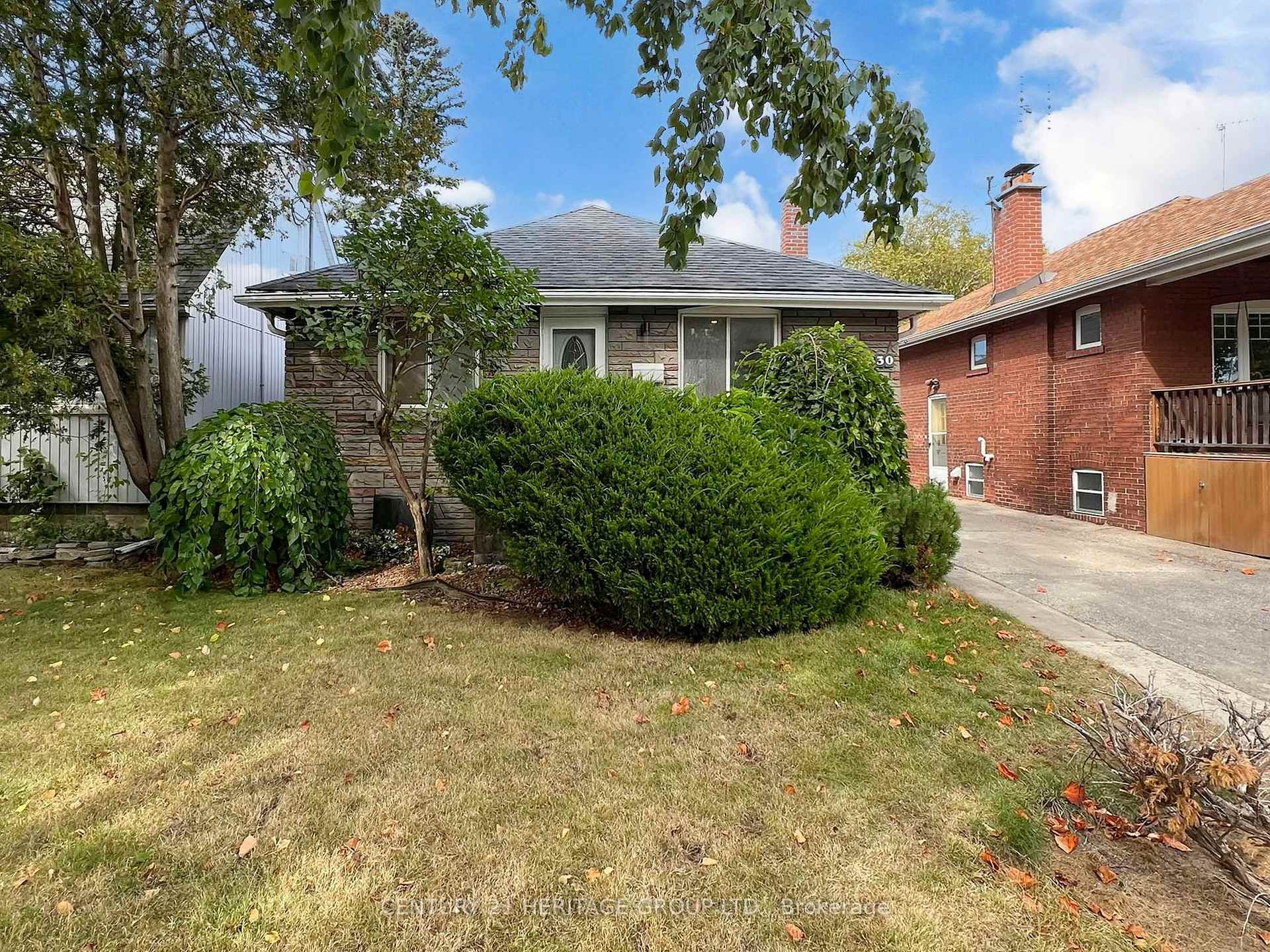 Lower Unit - 30 Struthers Street Toronto Ontario Canada Rent residential   Century 21 Heritage Group Ltd. Brokerage*