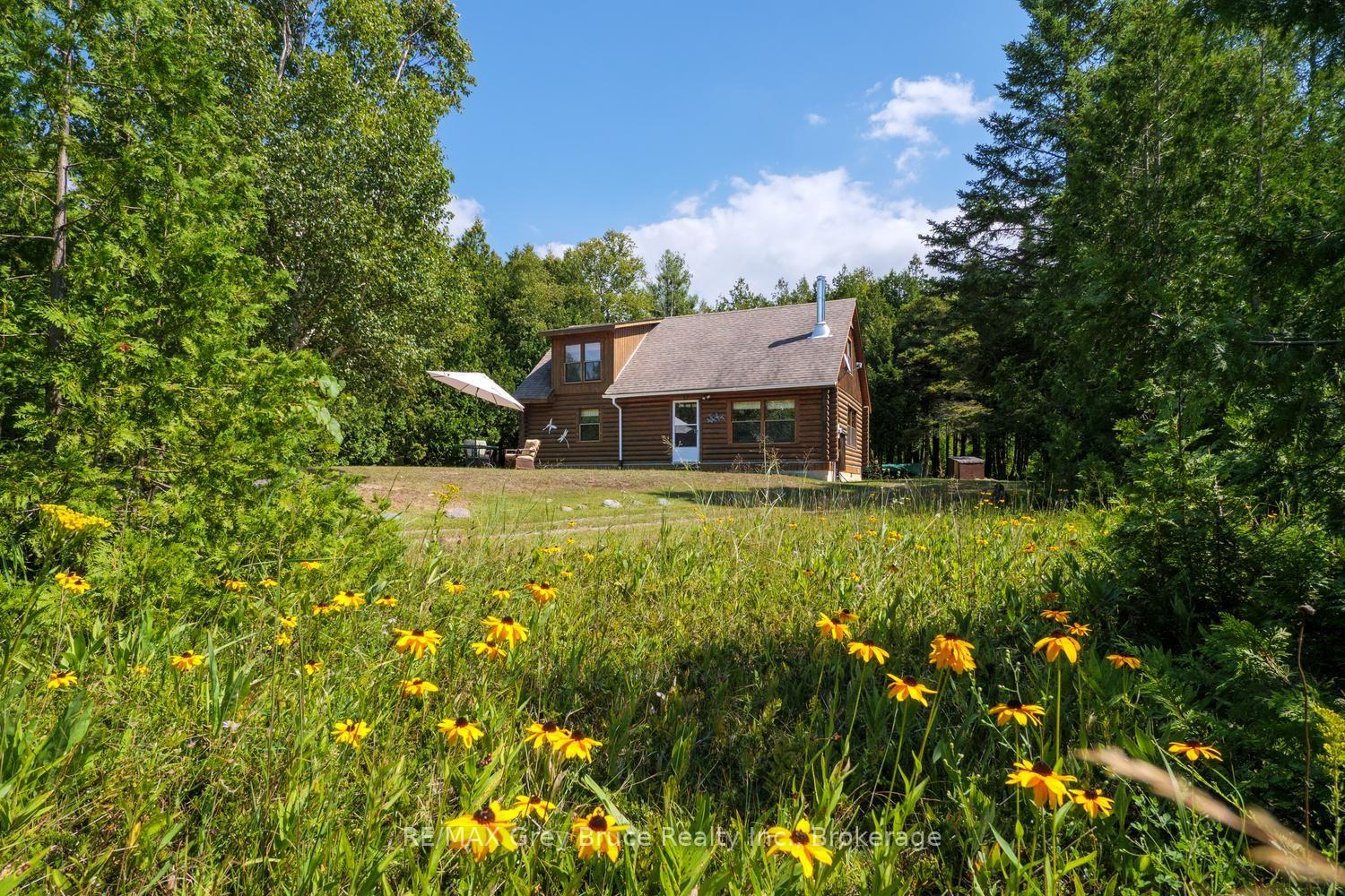 281 Shoreline Avenue South Bruce Peninsula Ontario Canada Sale residential DAWN-LEE McKENZIE RE/MAX GREY BRUCE REALTY INC 
