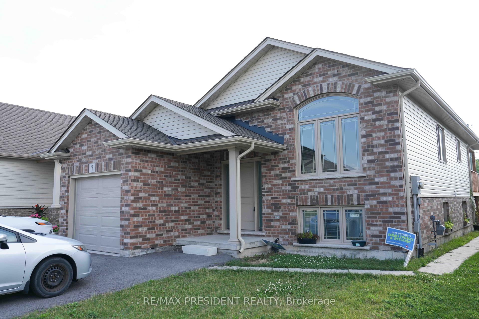 7 Berkshire Drive St. Catharines Ontario Canada Sale residential DILBAGH MANGAT RE/MAX President Realty