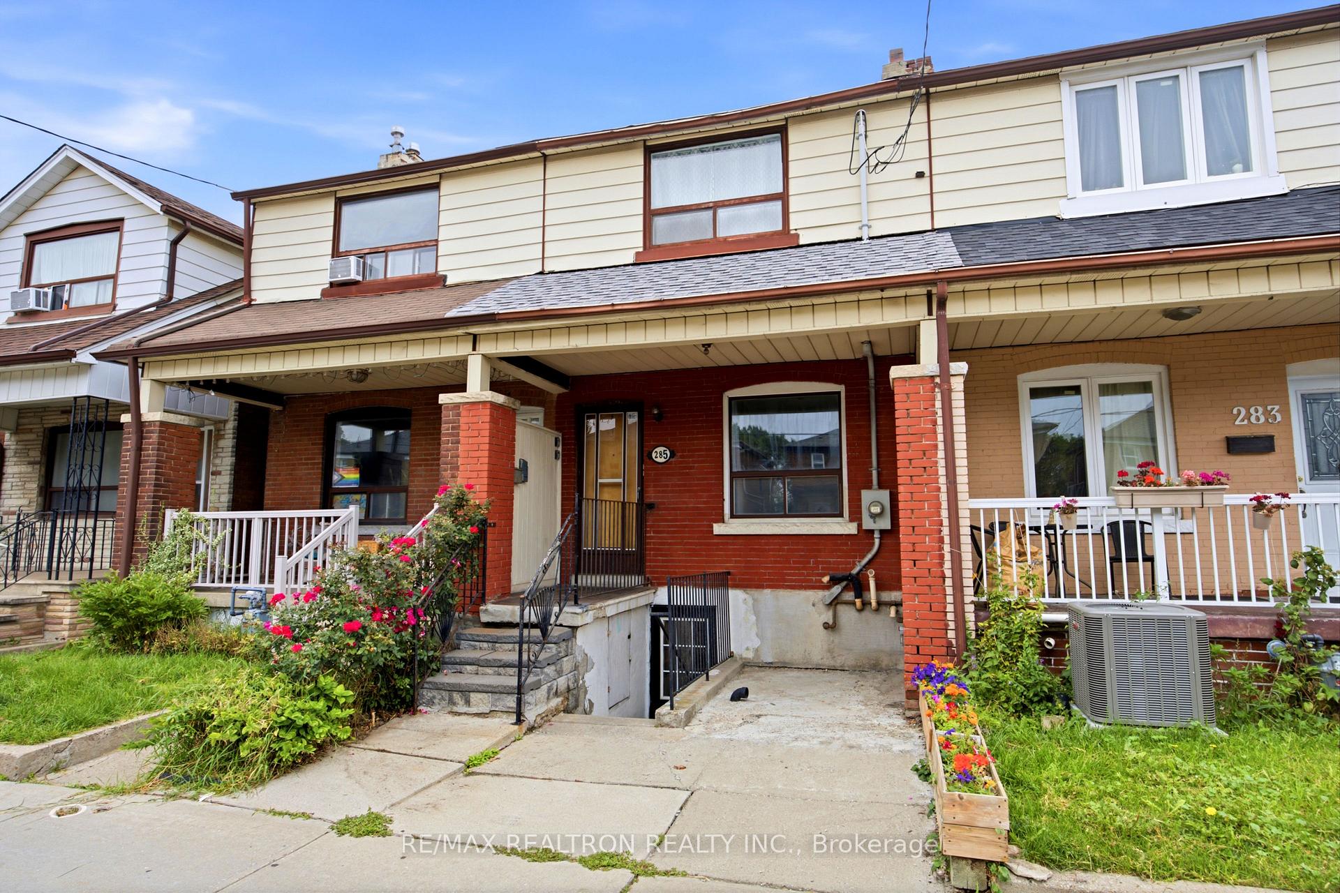 2 - 285 Oakwood Avenue Toronto Ontario Canada Rent residential Carol Teichman RE/MAX Realtron Realty Inc, Brokerage 