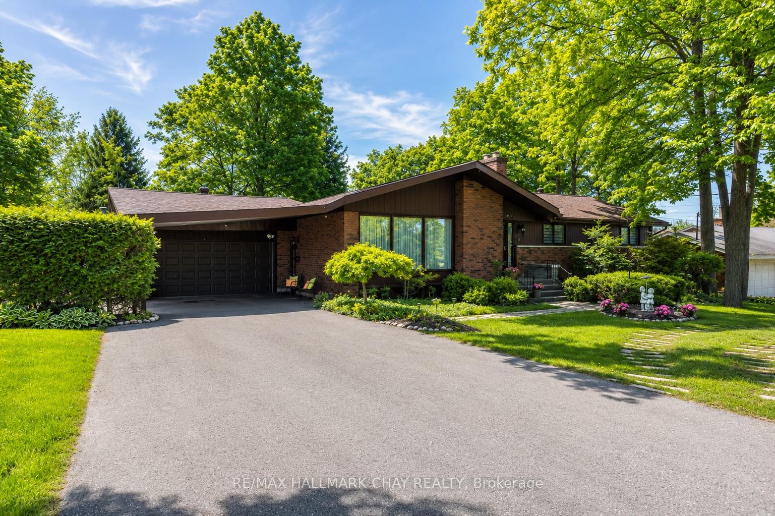 1009 FAIRBAIRN Street Peterborough Ontario Canada Sale residential Mark Leader RE/MAX Hallmark Chay Realty, Brokerage