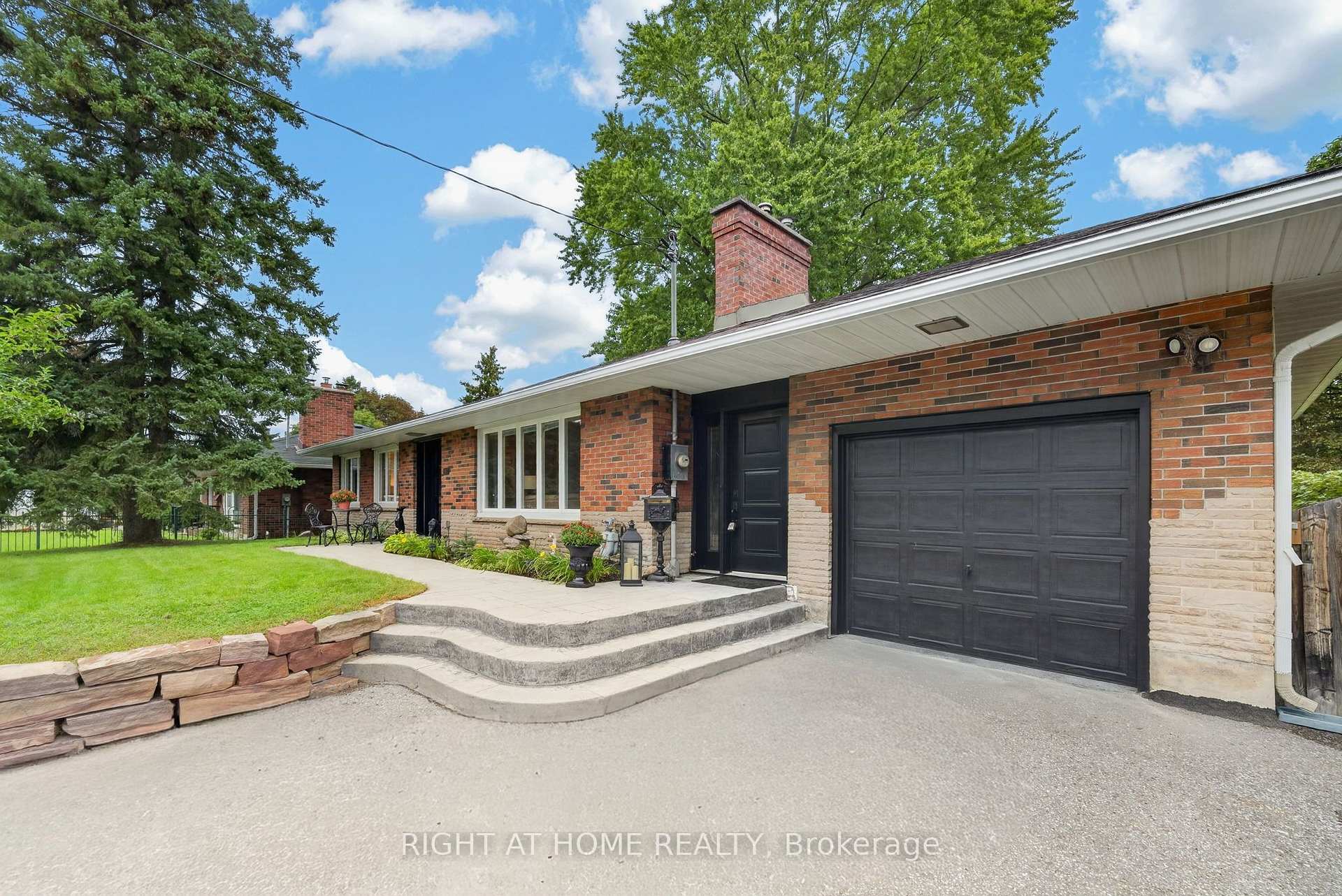 937 Chevrolet Street Oshawa Ontario Canada Sale residential Mike McMahon Right at Home Realty, Brokerage*