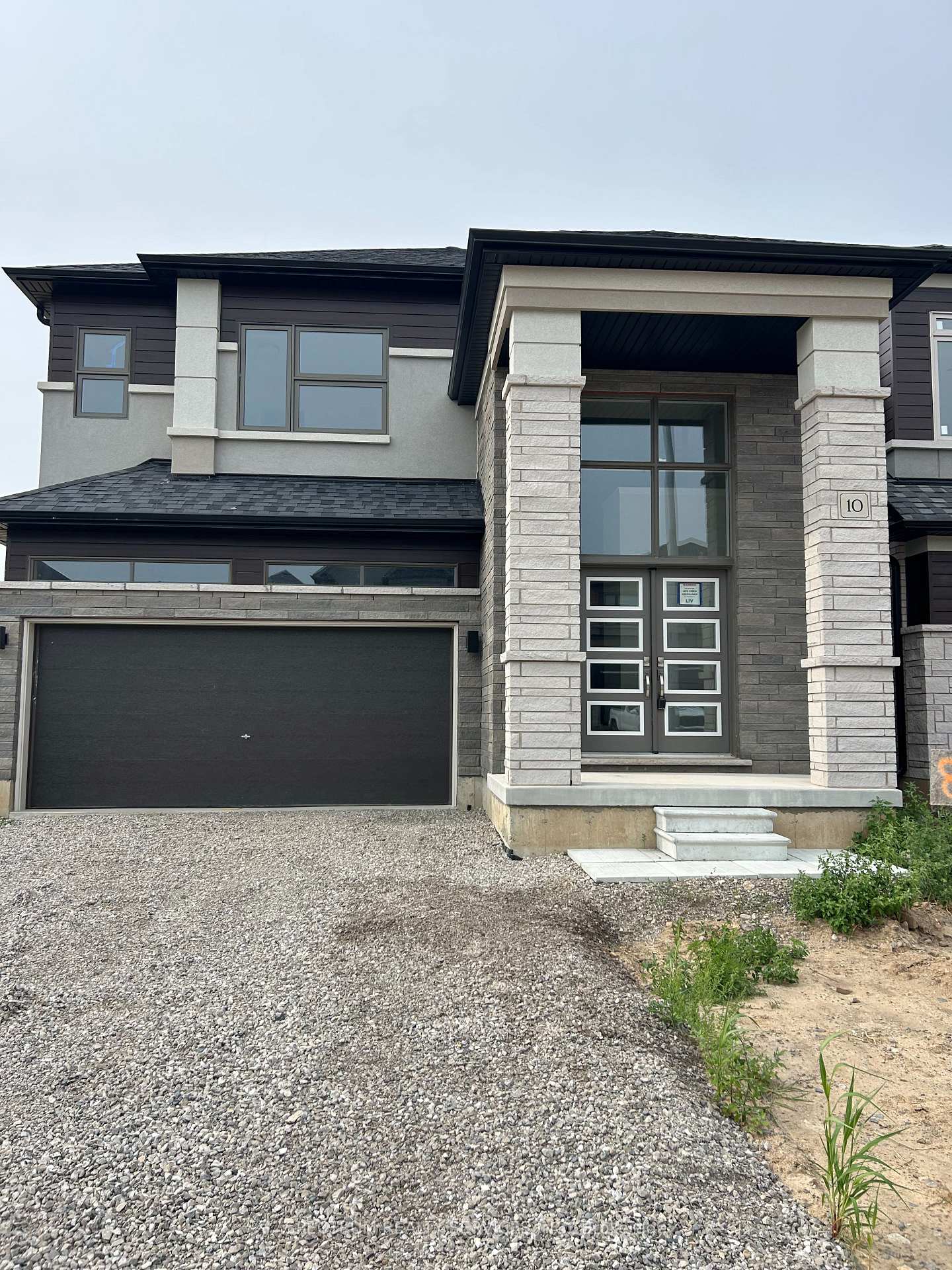 10 Arding Circle Brantford Ontario Canada Sale residential Lazlo Vavrovics Spectrum Realty Services Inc., Brokerage *