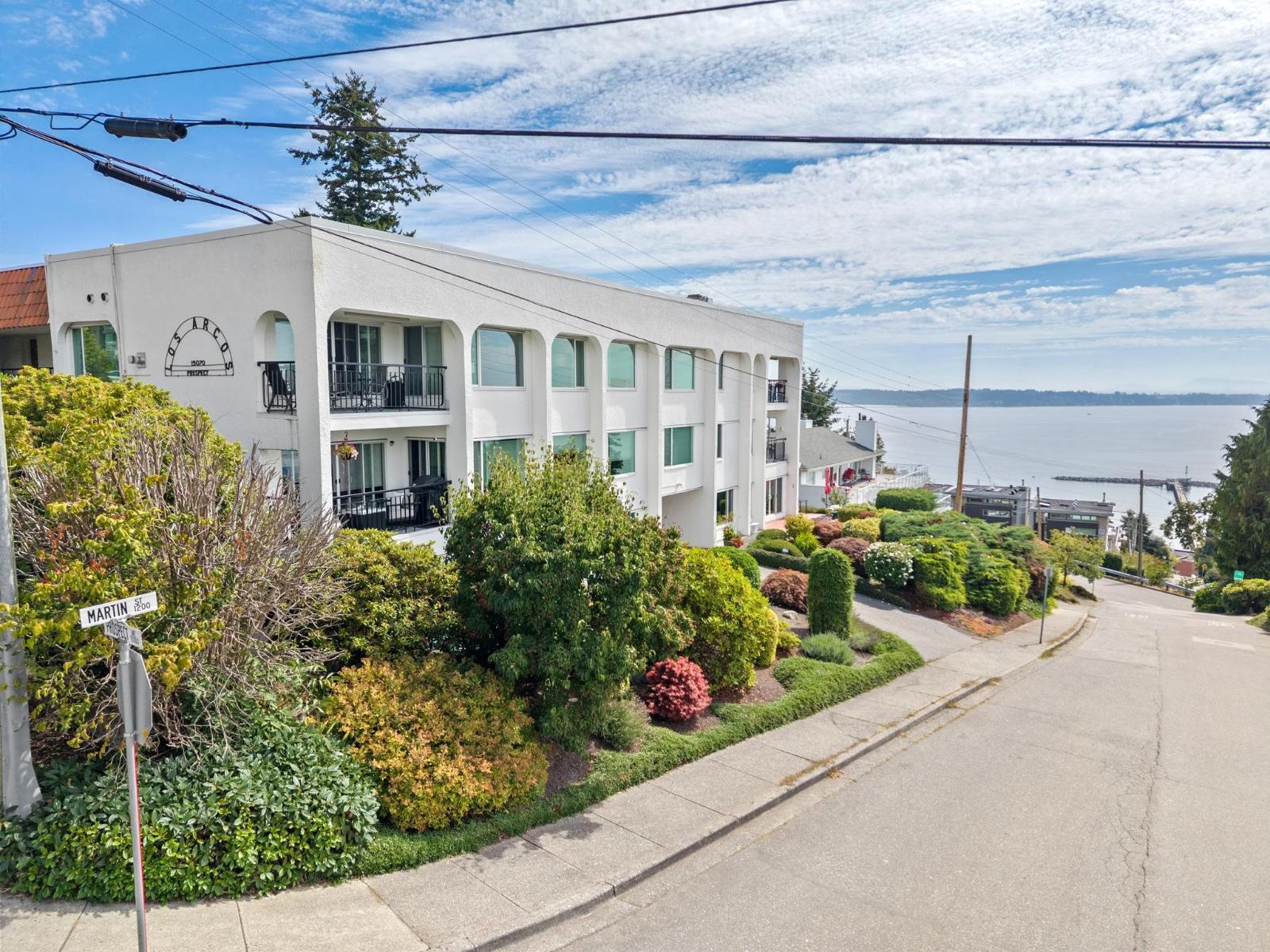 204 15070 PROSPECT AVENUE White Rock British Columbia Canada Sale residential Minh Ta Saba Realty Ltd