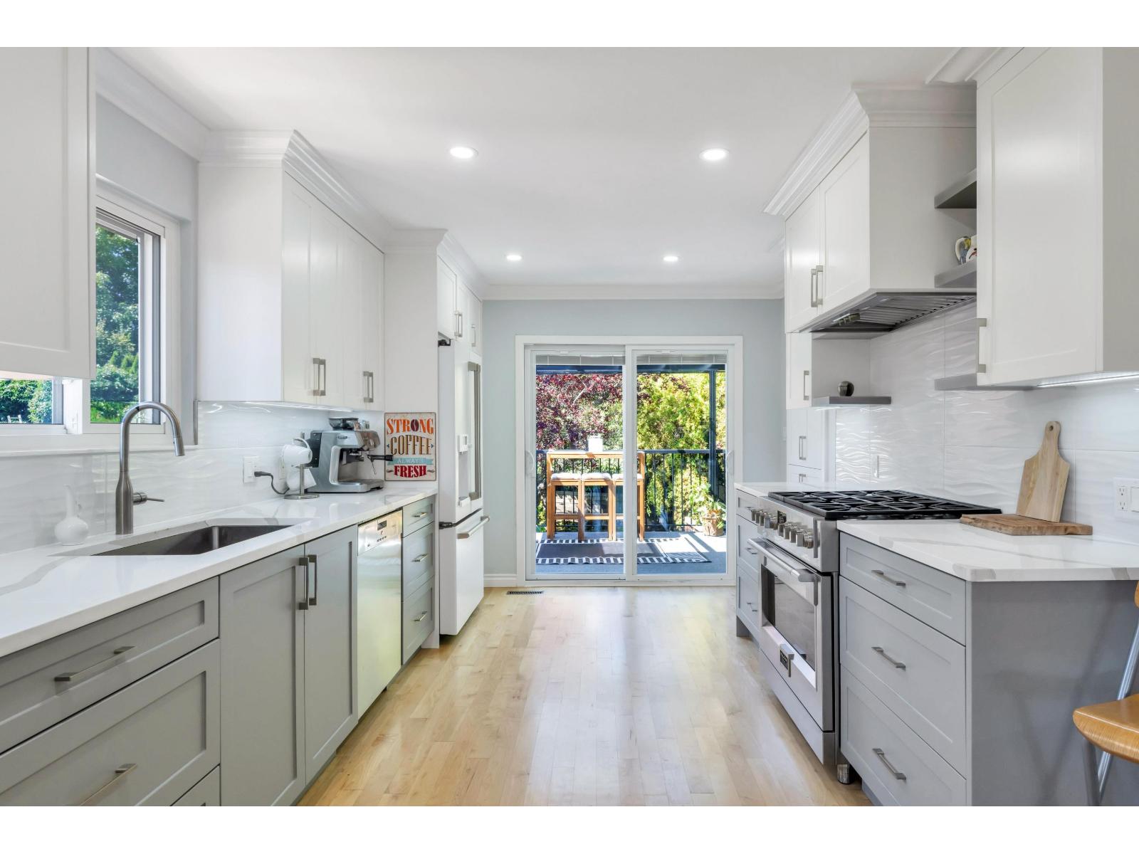 871 KENT STREET White Rock British Columbia Canada Sale residential Minh Ta Saba Realty Ltd