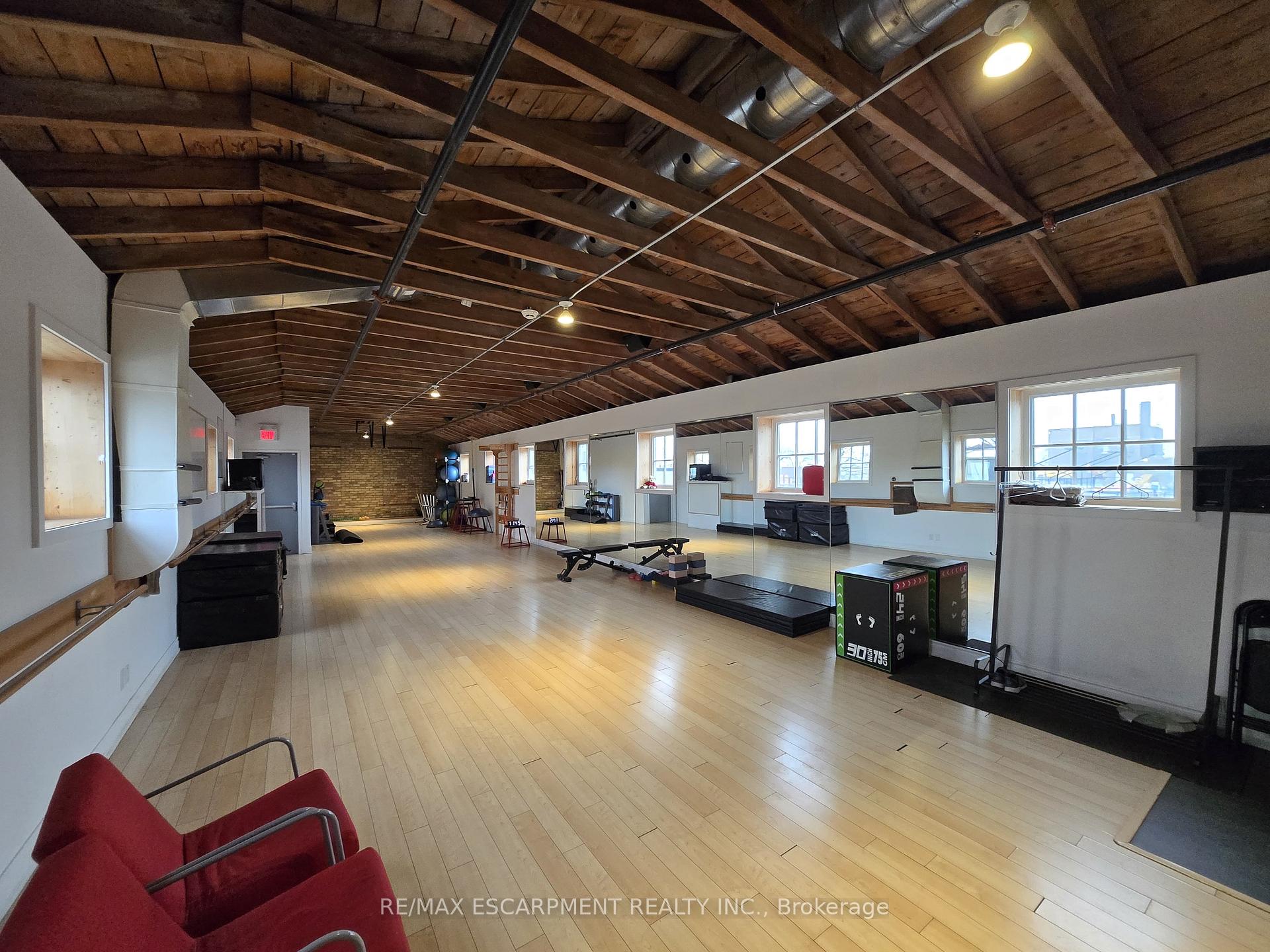 202 - 33 Villiers Street Toronto Ontario Canada Lease commercial The Loya Group - Ray Loya, Team Lead