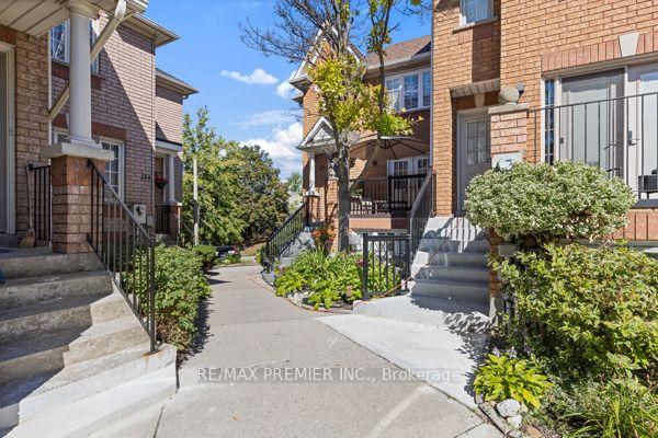 8 - 116 Rory Road Toronto Ontario Canada Sale residential Flora Roitblat RE/MAX PREMIER INC., Brokerage - Wilson Office *