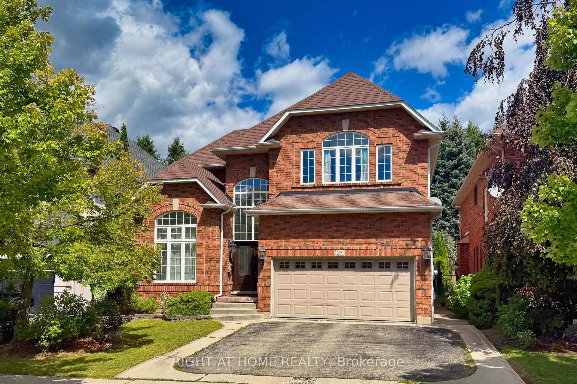 27 Thoroughbred Boulevard Hamilton Ontario Canada Sale residential Imtiaz Kiani Right at Home Realty, Brokerage*