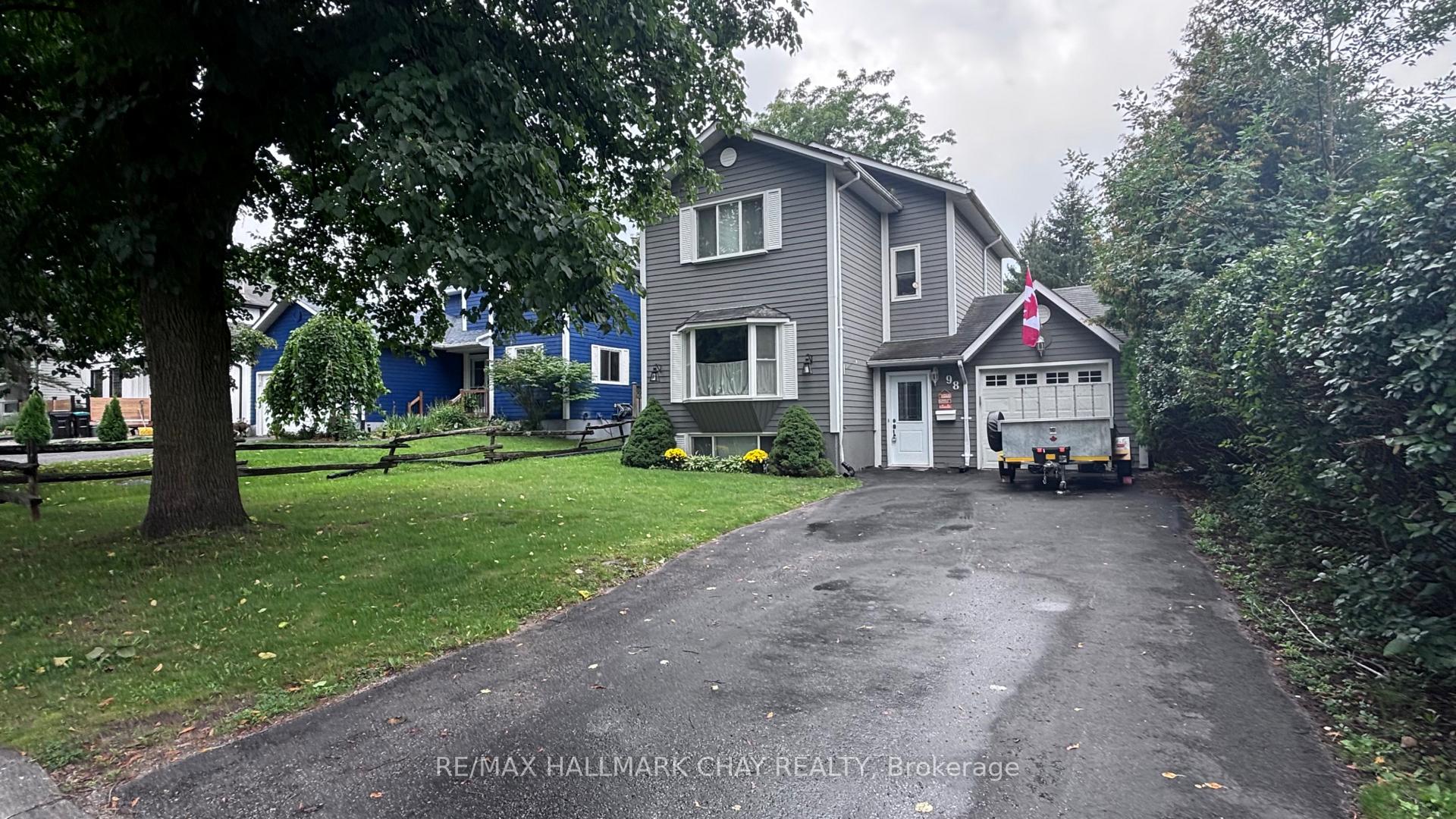 98 Elizabeth Street Barrie Ontario Canada Sale residential Mark Leader RE/MAX Hallmark Chay Realty, Brokerage
