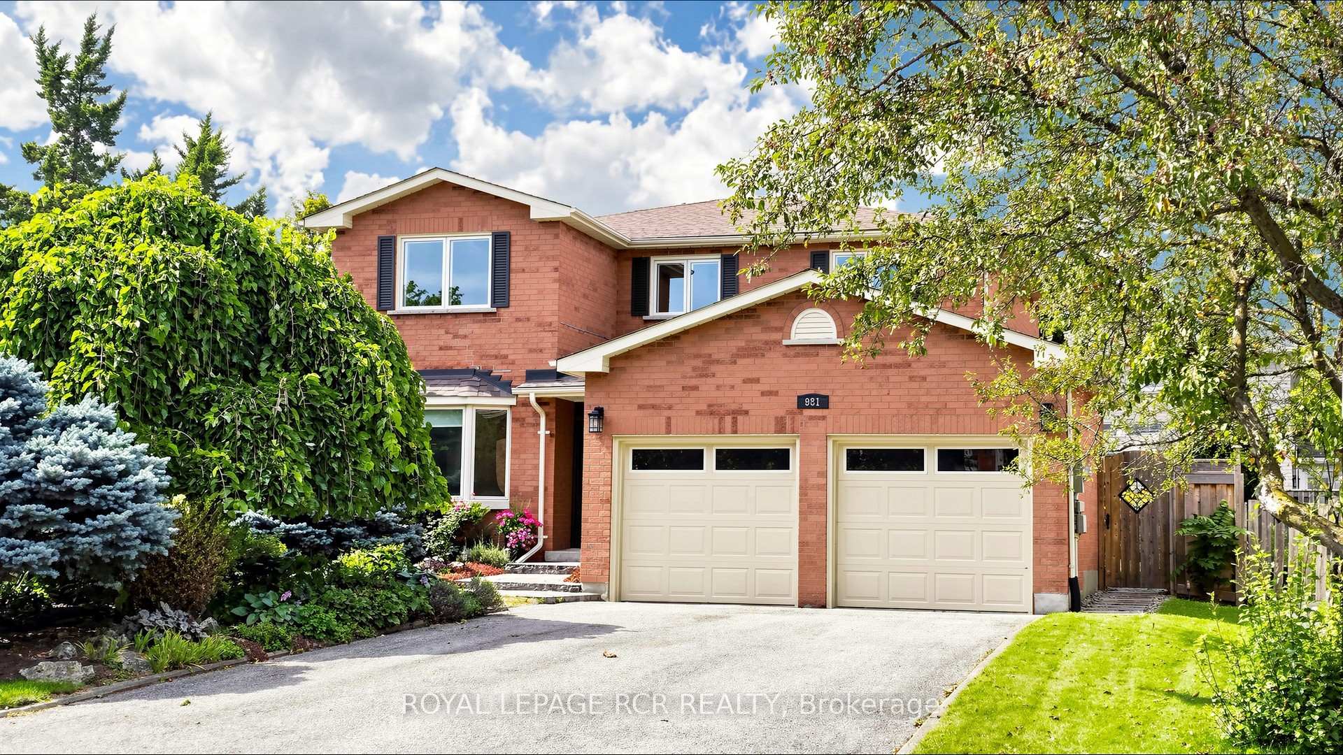 981 Krista Court Newmarket Ontario Canada Sale residential Debbie Martin Royal LePage RCR Realty, Brokerage *