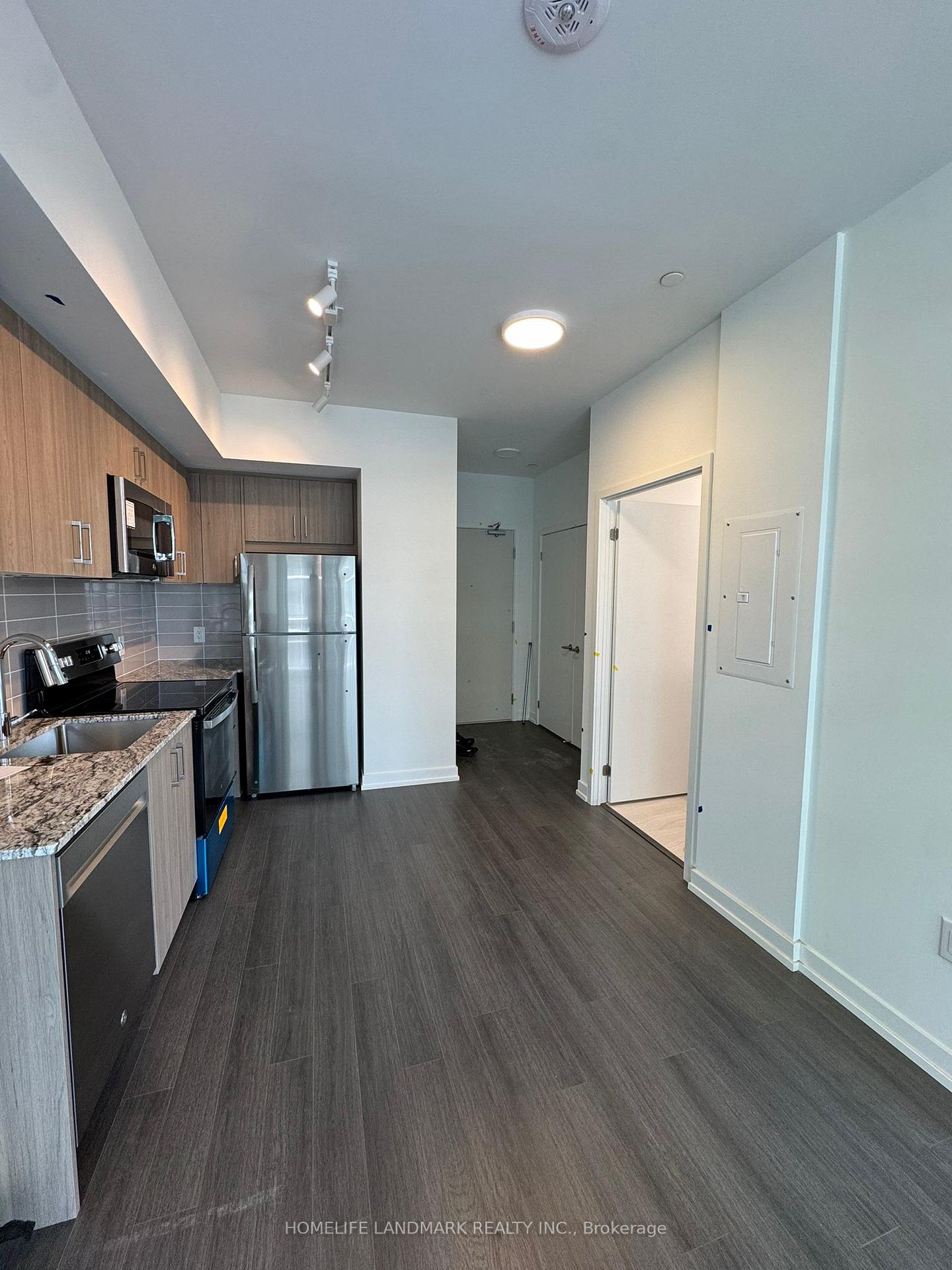 1805 - 4010 Eglinton Avenue W Toronto Ontario Canada Rent residential Huma Mohammadi Right at Home Realty, Brokerage*