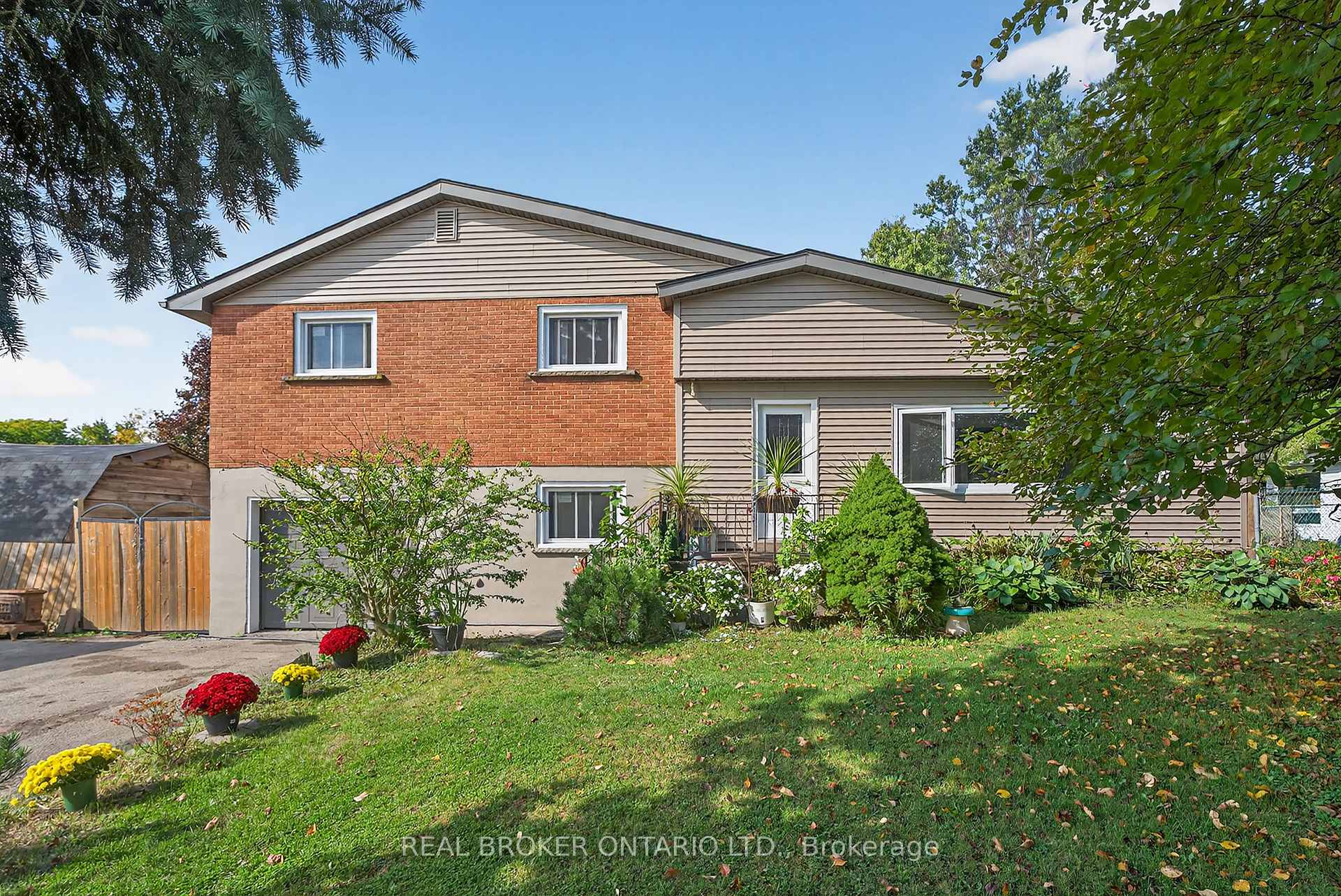 312 Old Guelph Road Hamilton Ontario Canada Sale residential Peter Costabile Realty Advisors & Co. | REAL BROKER ONTARIO LTD. BROKERAGE