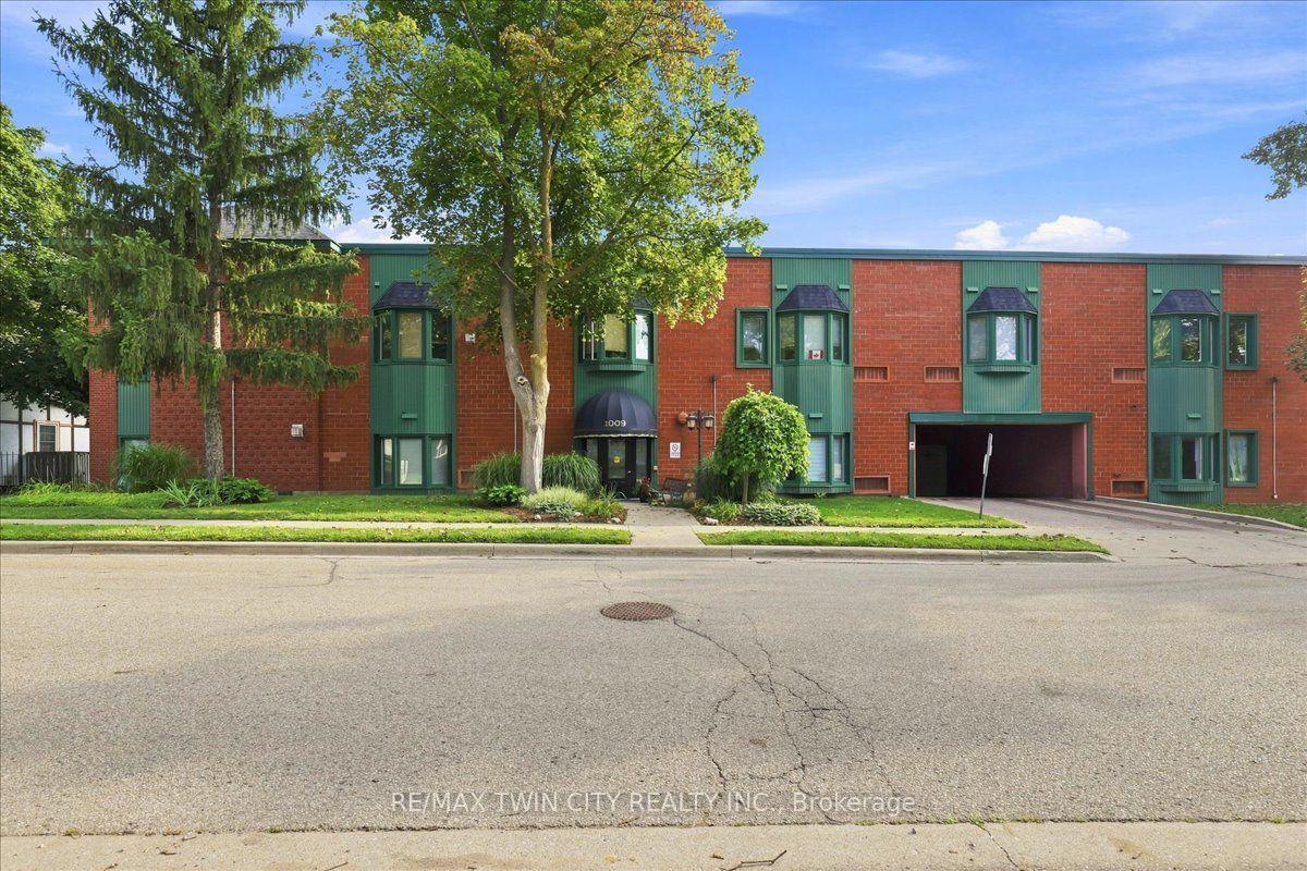 217 - 1009 Queenston Road Cambridge Ontario Canada Sale residential NICOLE POHL RE/MAX Twin City Realty Inc., Brokerage*
