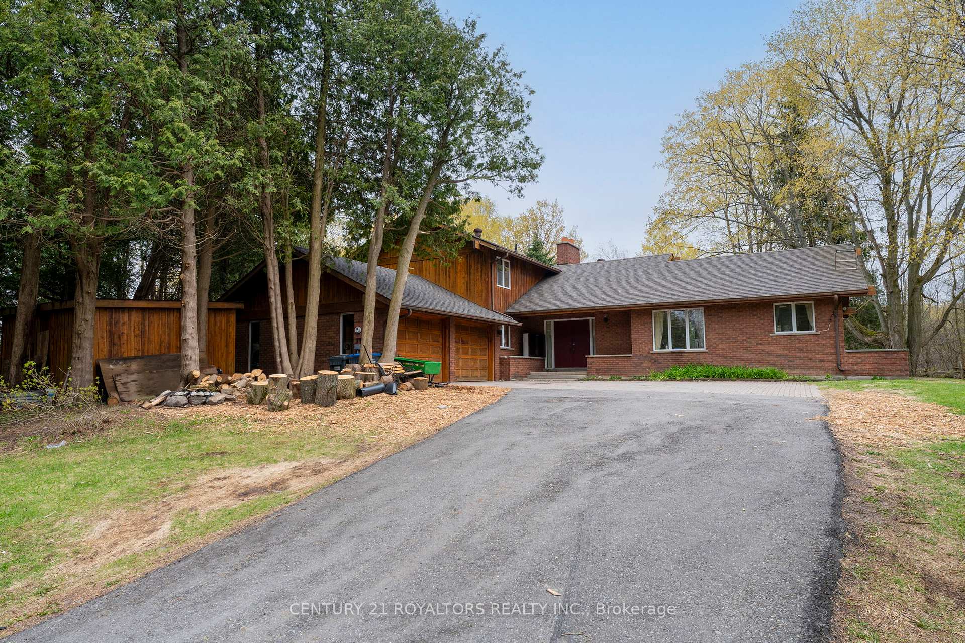 17940 Airport Road Caledon Ontario Canada Sale residential Gagan Dhah Century 21 Royaltors Realty Inc.,Brokerage