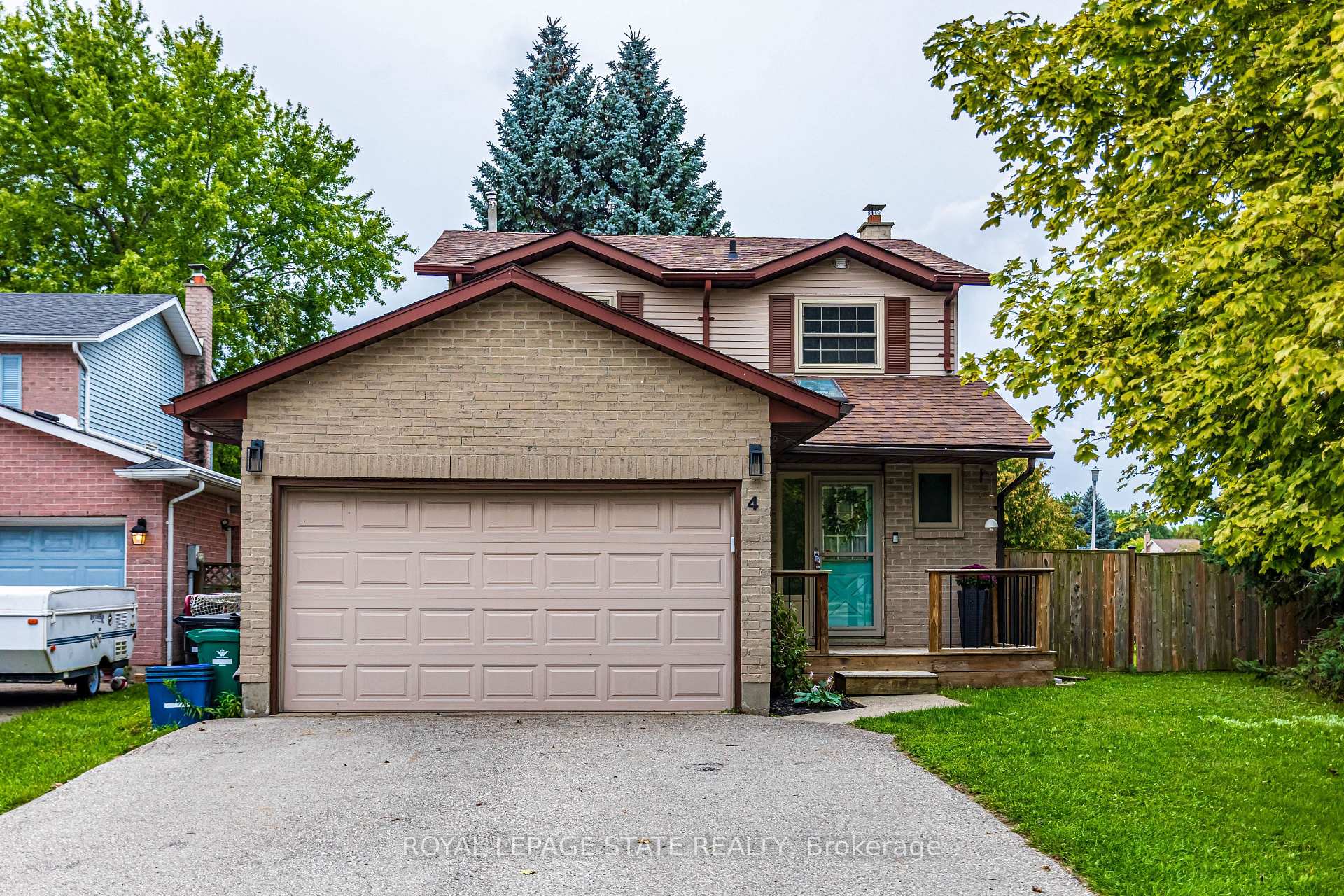 4 Gillespie Court Cambridge Ontario Canada Sale residential NICOLE POHL RE/MAX Twin City Realty Inc., Brokerage*