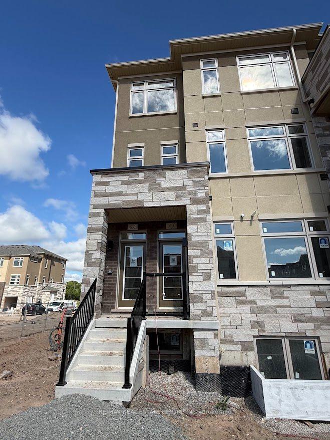 933 North Waterdown Drive Hamilton Ontario Canada Rent residential Bill Chahal RE/MAX Real Estate Centre Inc., Brokerage*