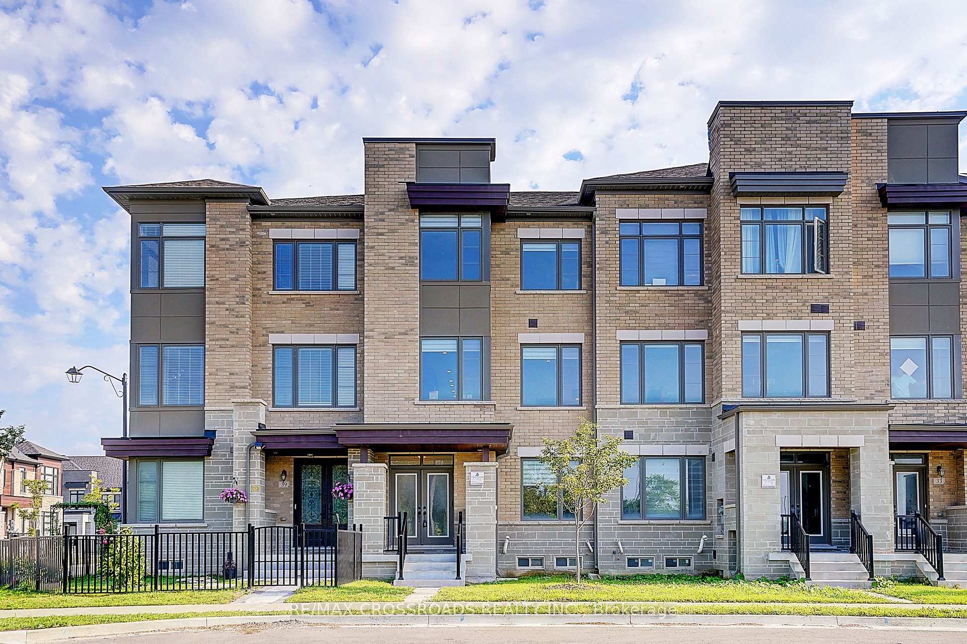 37 Mccague Avenue Richmond Hill Ontario Canada Sale residential Raka Paul RE/MAX CROSSROADS REALTY INC. Brokerage