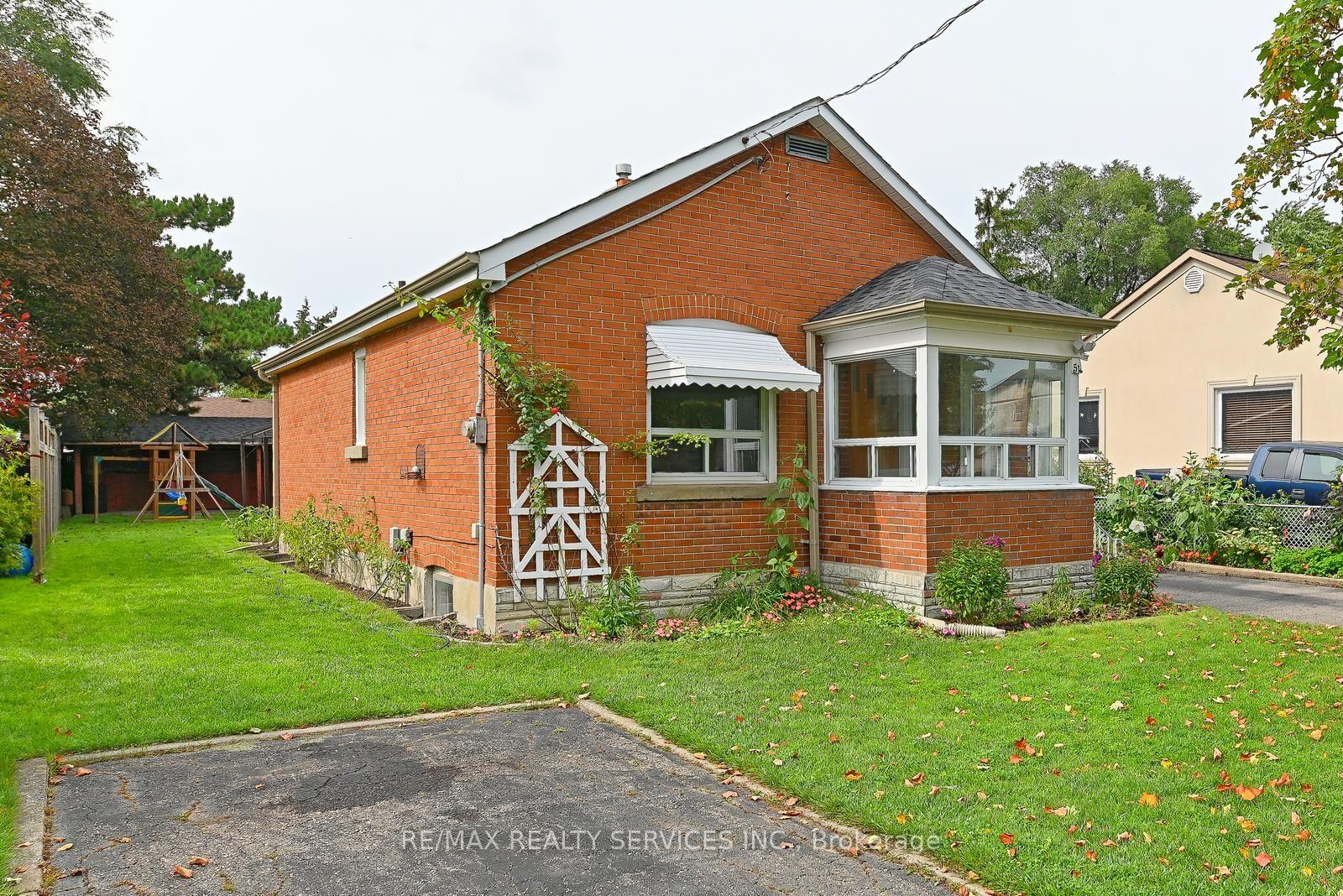 54 Woodward Avenue Brampton Ontario Canada Sale residential CJ Singh RE/MAX Realty Services Inc., Brokerage*