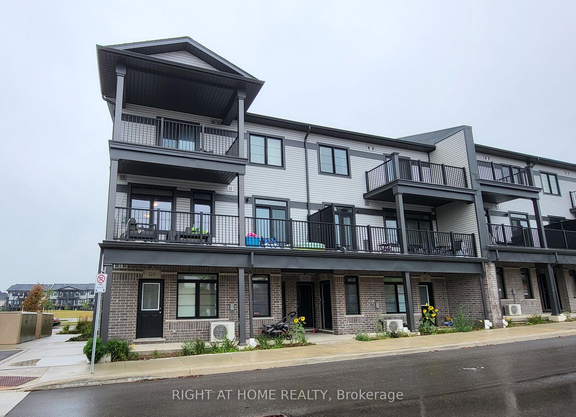 34 - 126 Oat Lane Kitchener Ontario Canada Rent residential Lee Grandchamp Ermir Kape Right at Home Realty, Brokerage*
