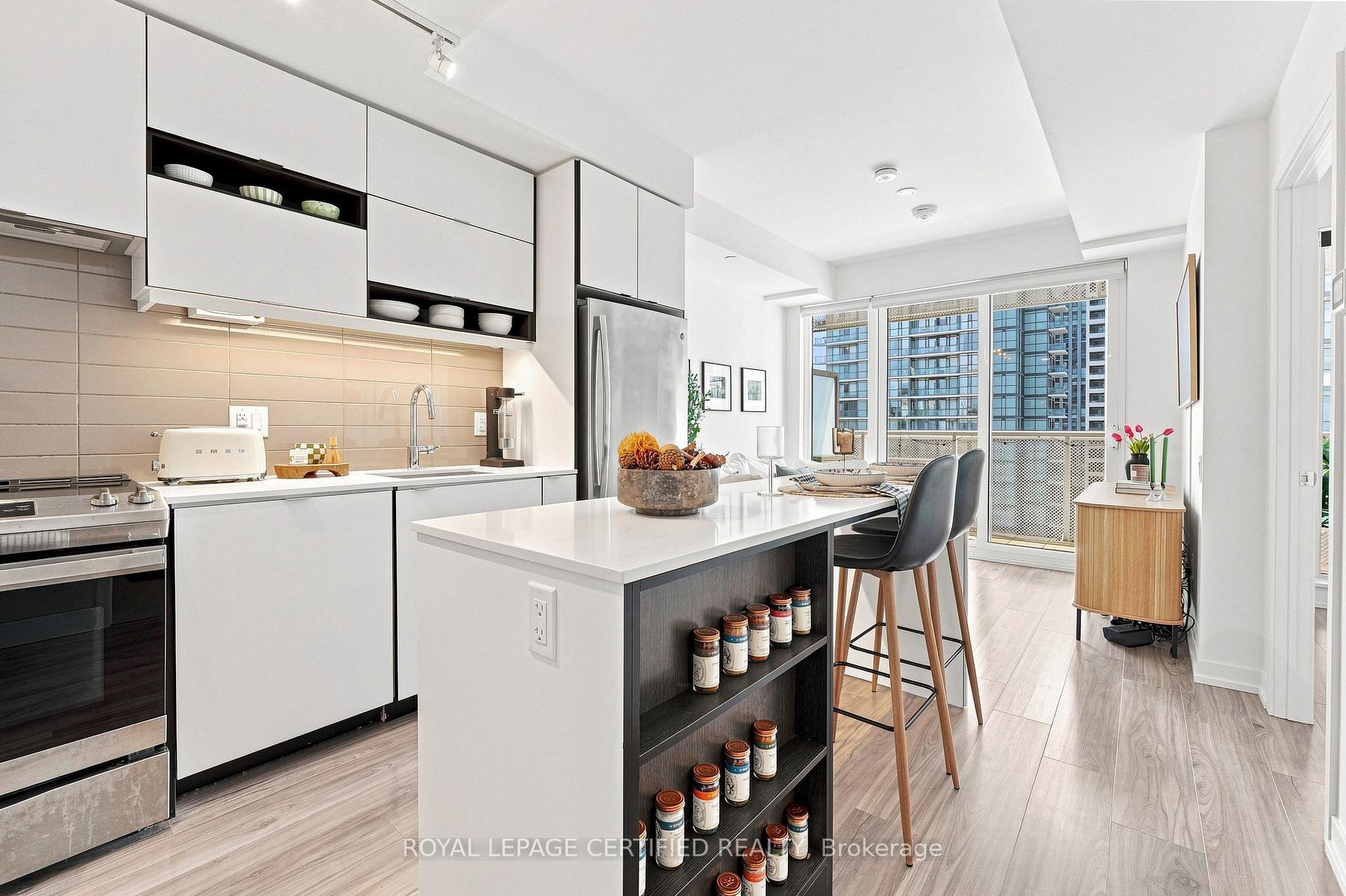 2112 - 4065 Confederation Parkway Mississauga Ontario Canada Sale residential KAMAL SANGHA Royal Lepage Certified Realty, Brokerage*