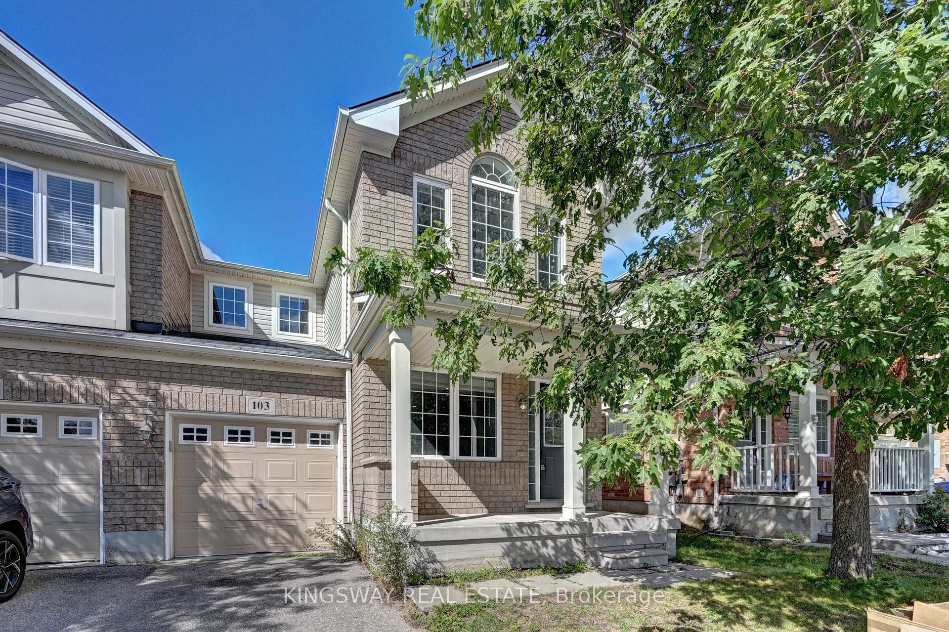 103 Blackbird Circle Cambridge Ontario Canada Sale residential John Moniz RE/MAX Real Estate Centre Inc., Brokerage*
