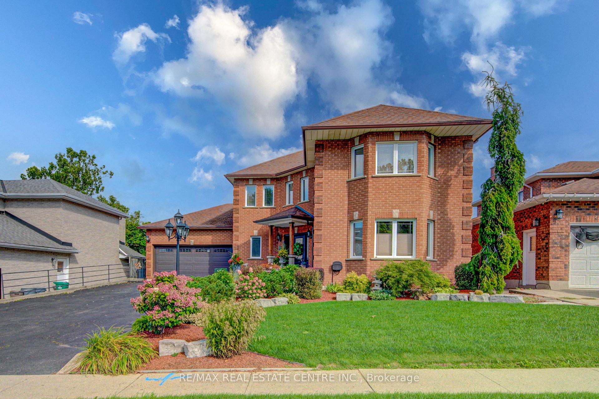 51 Copperfield Drive Cambridge Ontario Canada Sale residential John Moniz RE/MAX Real Estate Centre Inc., Brokerage*