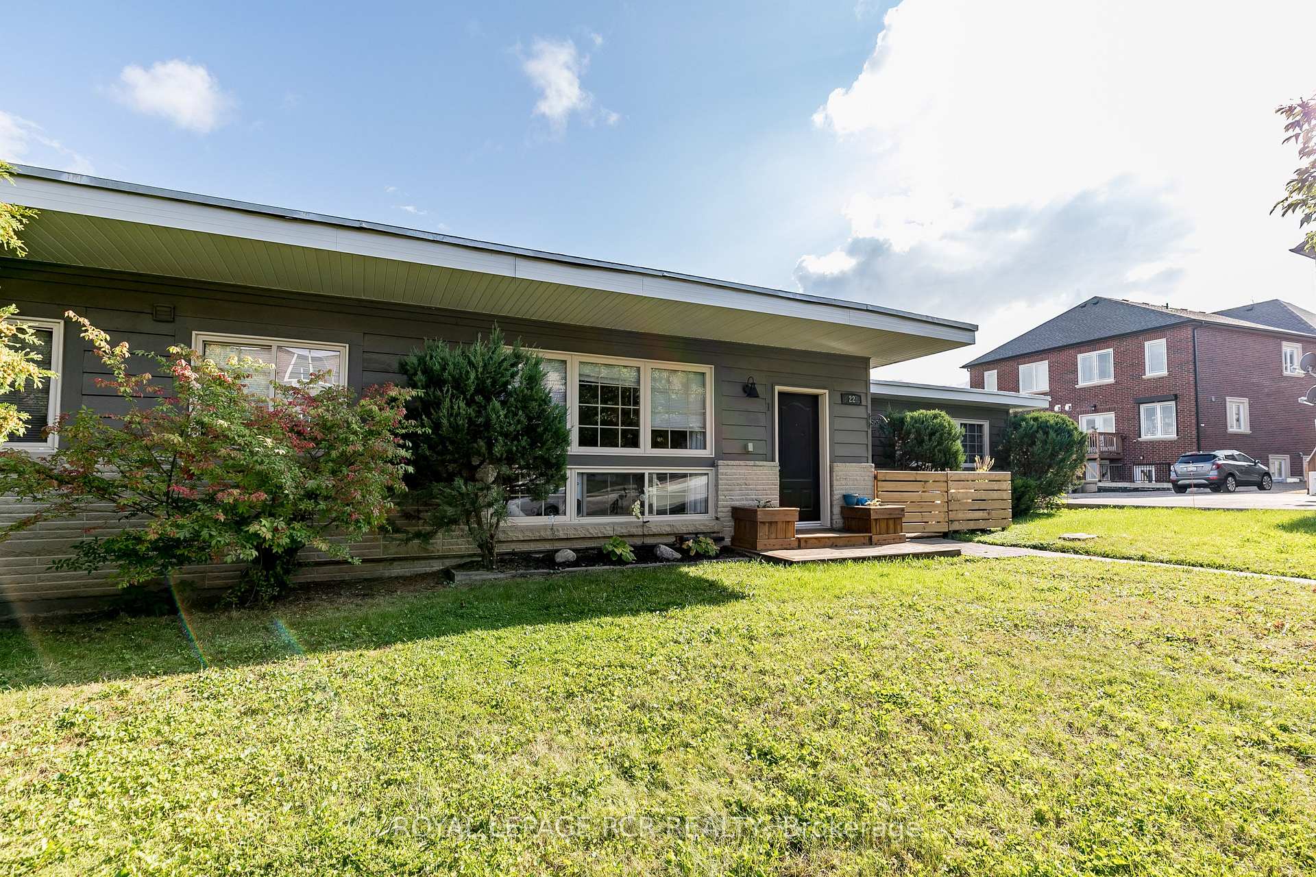 1 - 22 Centre Street Bradford West Gwillimbury Ontario Canada Rent residential Debbie Martin Royal LePage RCR Realty, Brokerage *