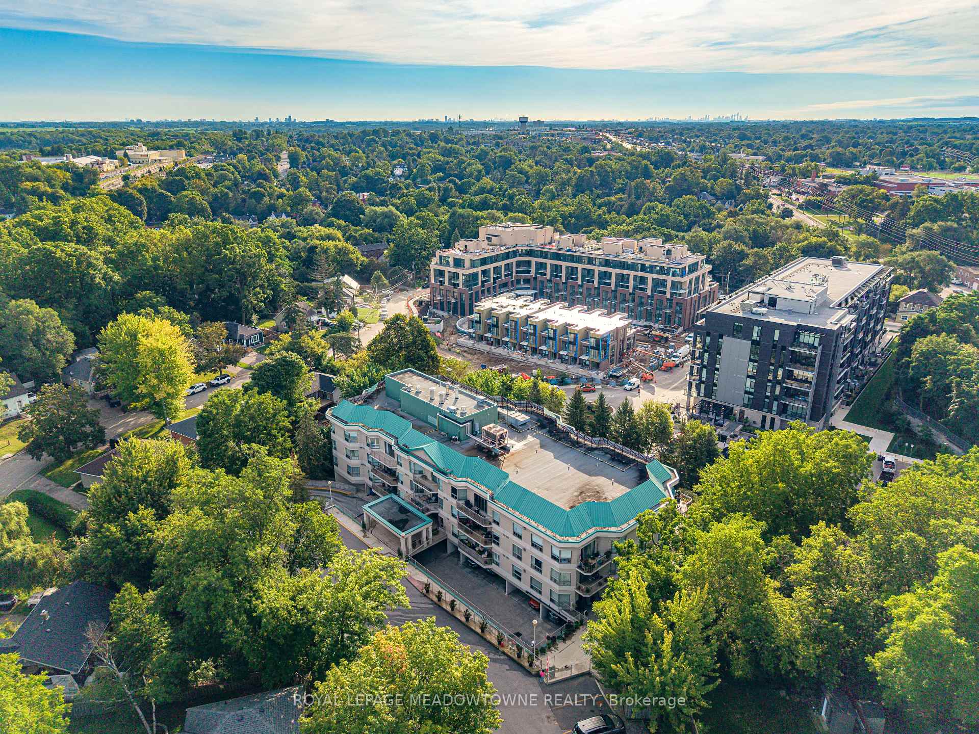 Ph02 - 24 Chapel Street Halton Hills Ontario Canada Sale residential Renee Herrera Royal LePage Meadowtowne Realty, Brokerage *