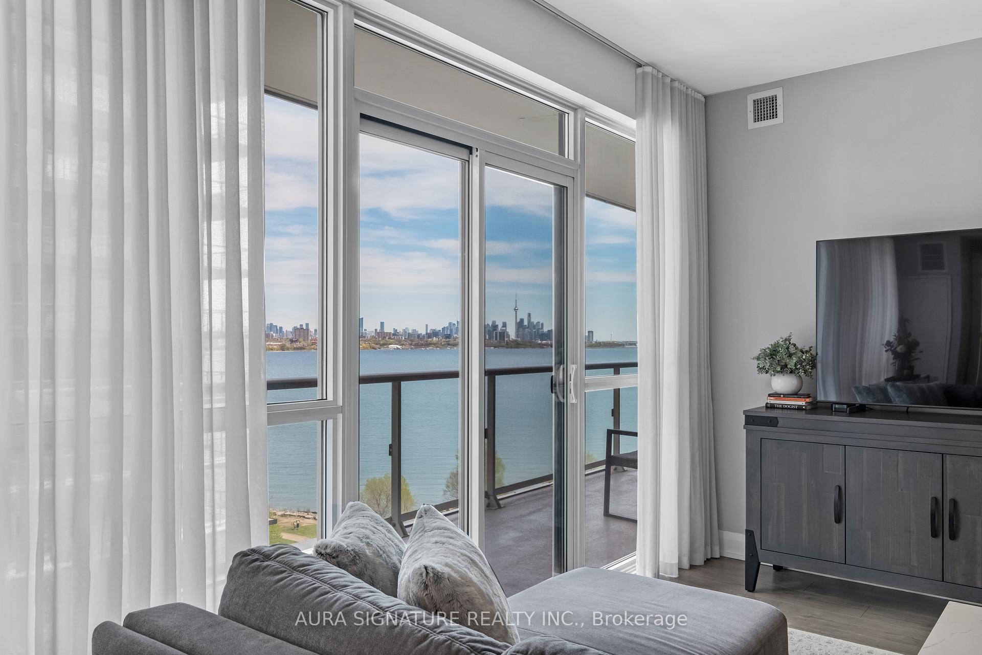 901 - 110 Marine Parade Drive Toronto Ontario Canada Sale residential Joana Laundern InCom Brokerage Sample