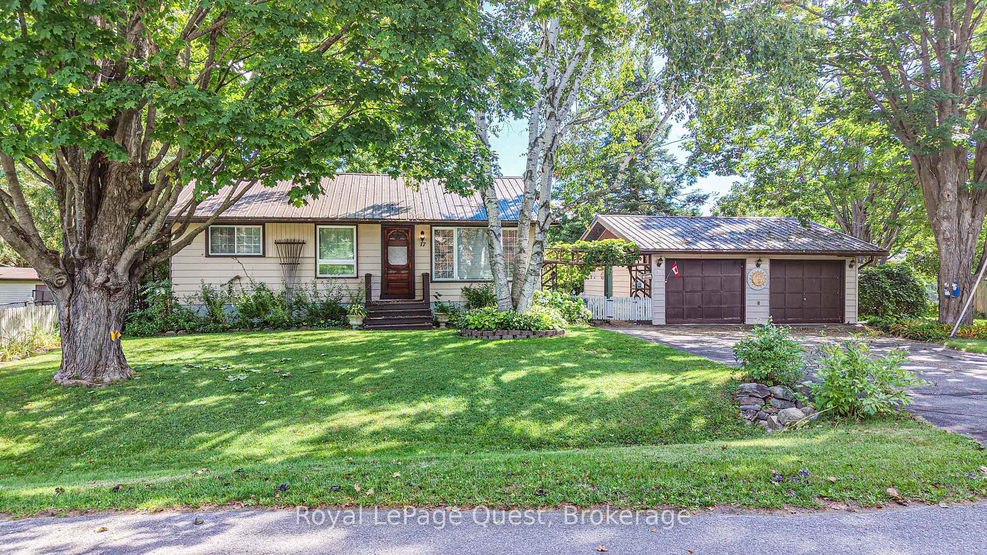 17 Hughes Road E Orillia Ontario Canada Sale residential Michael Preston Lakeview Realty, Inc., Brokerage